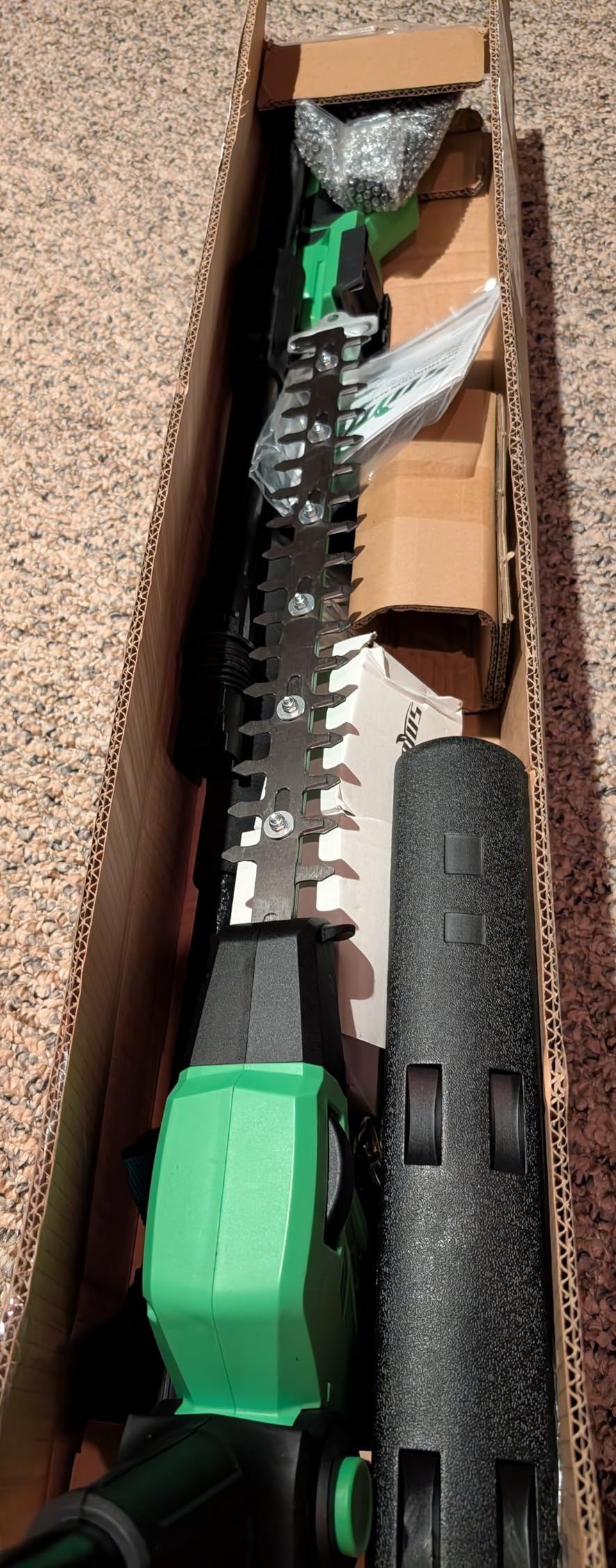 SOYUS Pole Hedge Trimmer Cordless, 18-inch Electric Hedge Trimmer with Extension Pole, 16-Foot Max Reach, Multi-Angle, 2x 2.0Ah Batteries and Charger Included customer photo 2