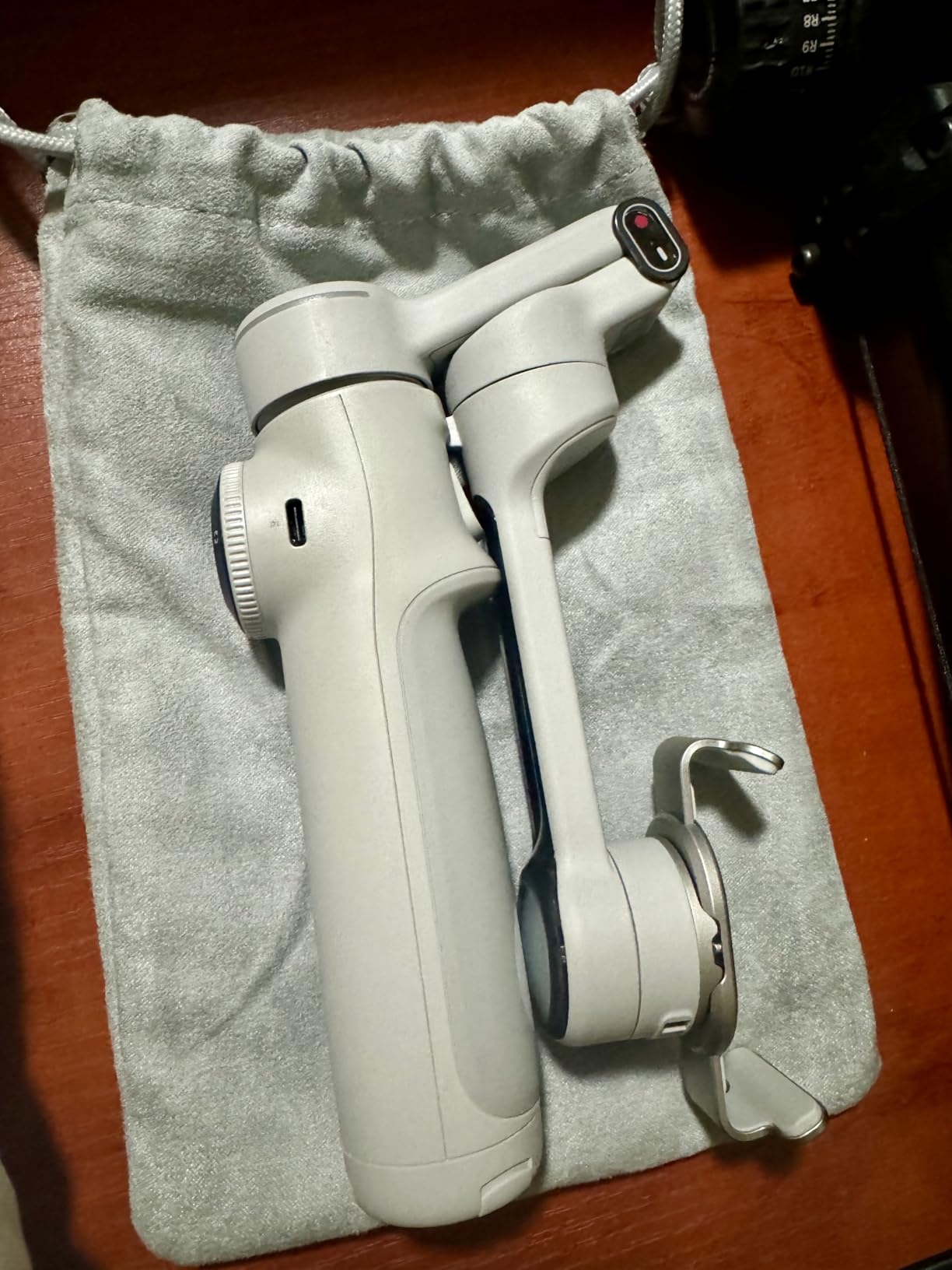 Insta360 Flow 2 Pro Grey - Foldable AI Phone Gimbal, Track in 200+ Apps with Apple DockKit, Multi-Person Tracking, 360º Pan Tracking, Built-in Tripod/Selfie Stick, iPhone/Android Portable Stabilizer customer photo 1