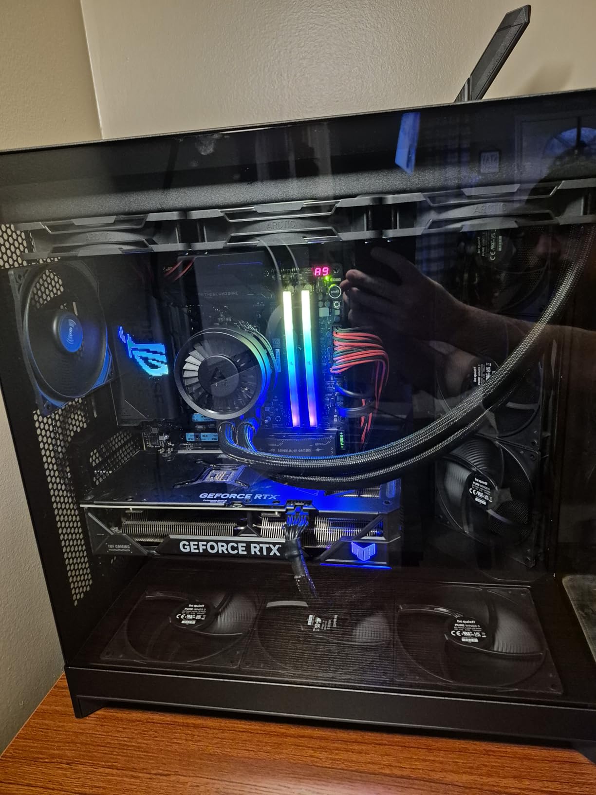 H9 Flow (2025) - Large Dual-Chamber ATX Mid-Tower Airflow PC Case - Includes 3 x 140mm & 1 x 120mm Fans - 420mm Radiator Support - Tempered Glass - Back-Connect Ready - White customer photo 1