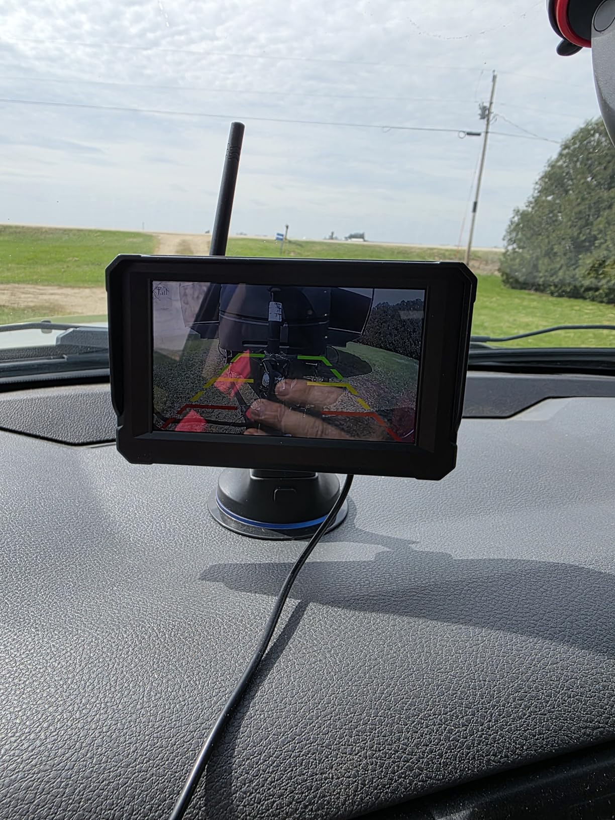 Wireless Backup Camera for Trucks: 5 Inch 1080P HD Display, Backup Camera for Car,Truck, IP69K Waterproof, Night Vision, Dual-Camera Support, DIY Installation, Customizable Parking Lines Befumly H21 customer photo 2