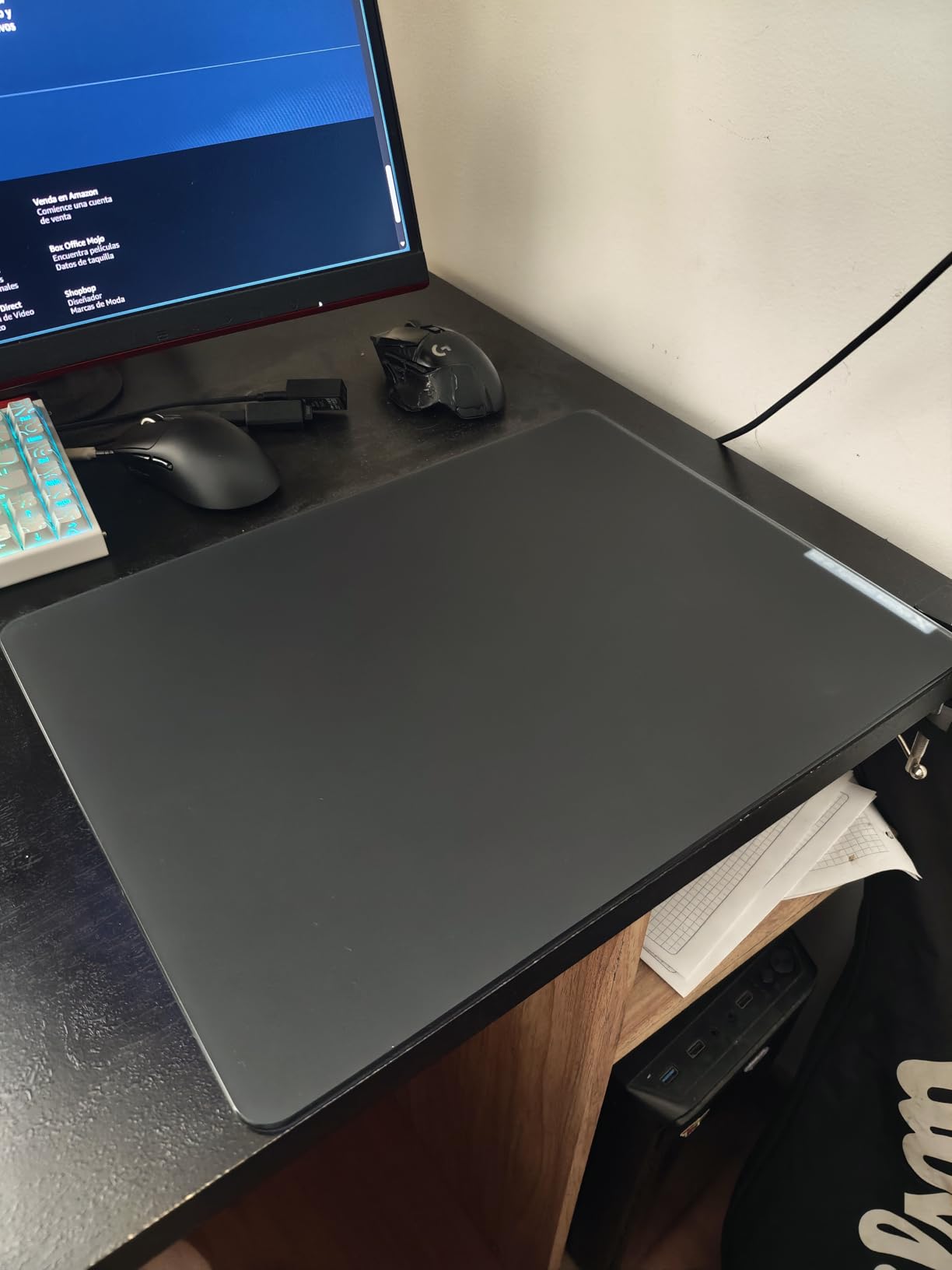 XVX Black Glass Mousepad 4.0, Hard Mouse Pad for Gaming, Ultra-Smooth Micro-Etched Surface Mouse Mat with Non-Slip Rubber Base(410mm*310mm) customer photo 1