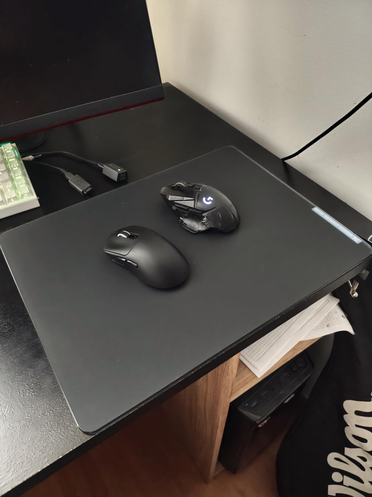 XVX Black Glass Mousepad 4.0, Hard Mouse Pad for Gaming, Ultra-Smooth Micro-Etched Surface Mouse Mat with Non-Slip Rubber Base(410mm*310mm) customer photo 2