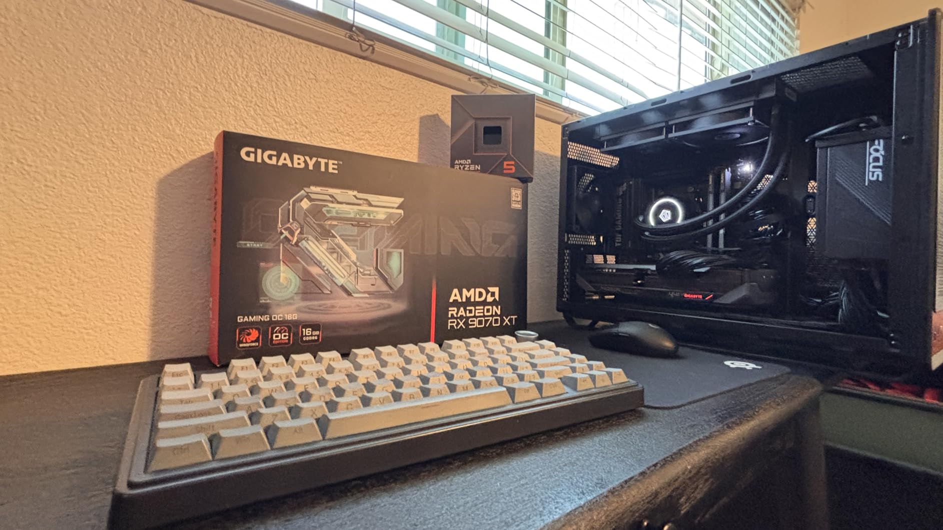 GIGABYTE Radeon RX 9070 XT Gaming OC 16G Graphics Card, PCIe 5.0, 16GB GDDR6, GV-R9070XTGAMING OC-16GD Video Card customer photo 2