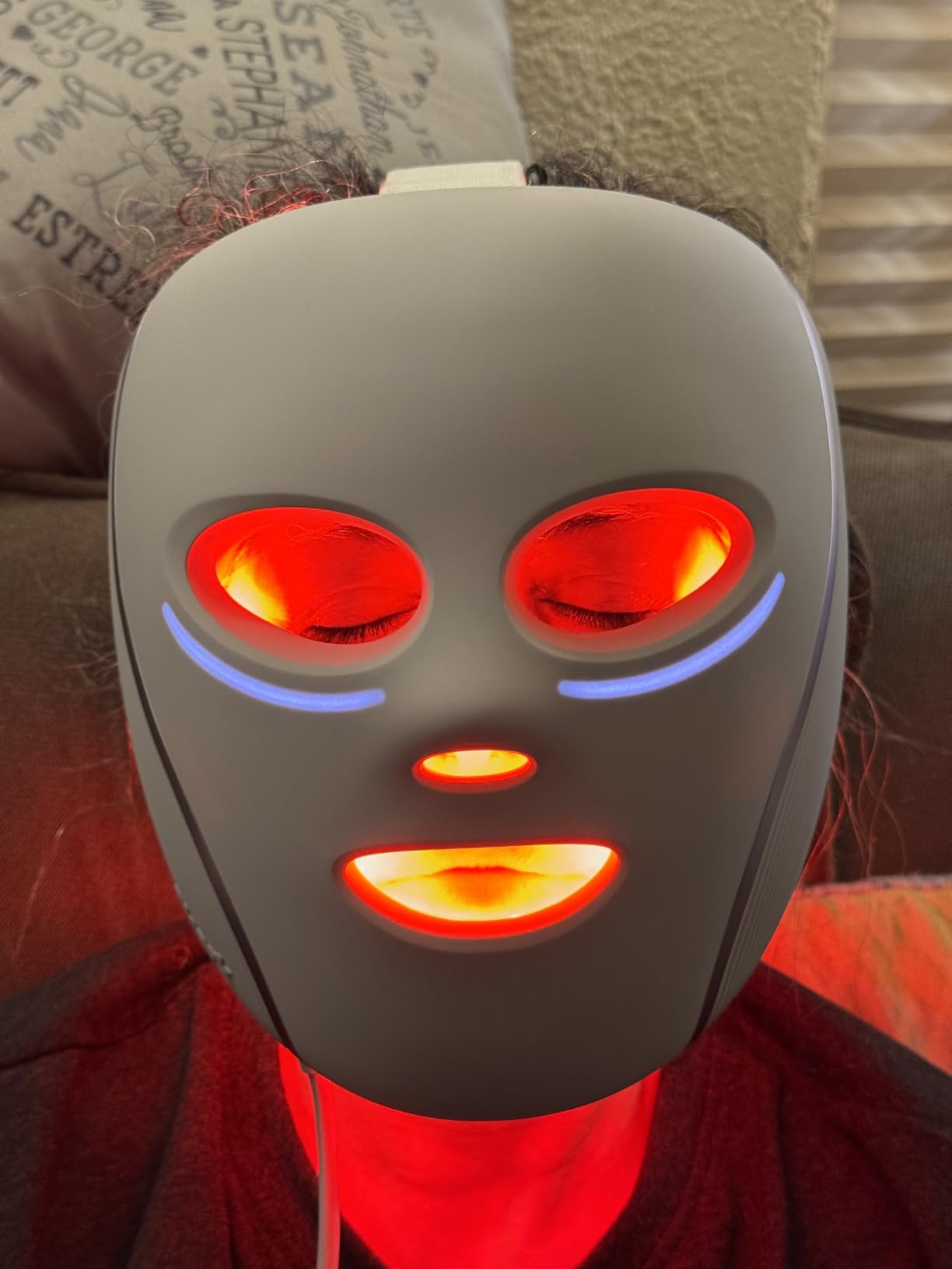 Shark CryoGlow LED Face Mask with Under-Eye Cooling, Anti-Ageing & Blemish Repair, Red & Blue LED, Infrared Light Therapy, USB-C, Remote Control, Storage Bag, Blue Frost, FW312 customer photo 1