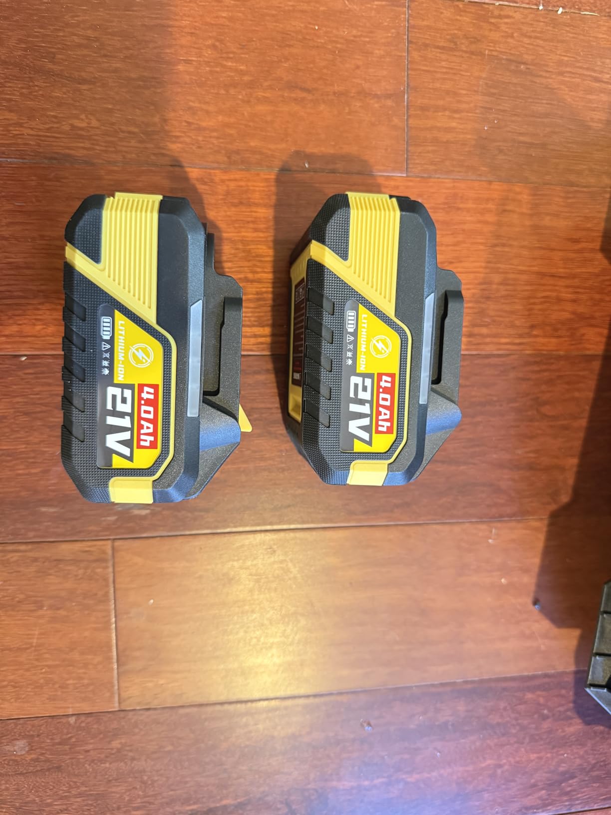 Leaf Blower Cordless - 630CFM/160MPH, 21V Powerful Electric Cordless Leaf Blower with 2 x 4.0Ah Batteries and Charger, Battery Powered Leaf Blowers for Lawn Care, Patio, Yard, Dust, Snow customer photo 1