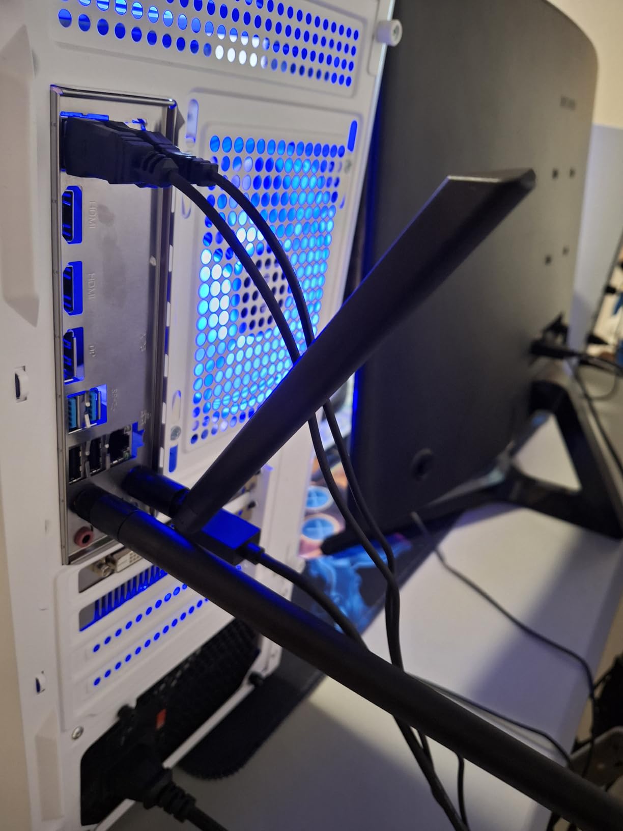 ViprTech Stryker 1.0 Gaming PC - AMD Ryzen 7 (4.1GHz Turbo), RX 580 8GB, 16GB DDR4, 500GB SSD, 700W PSU, WiFi BT USB-C, Win 11 Pro, RGB, Desktop Computer Prebuilt, White customer photo 2