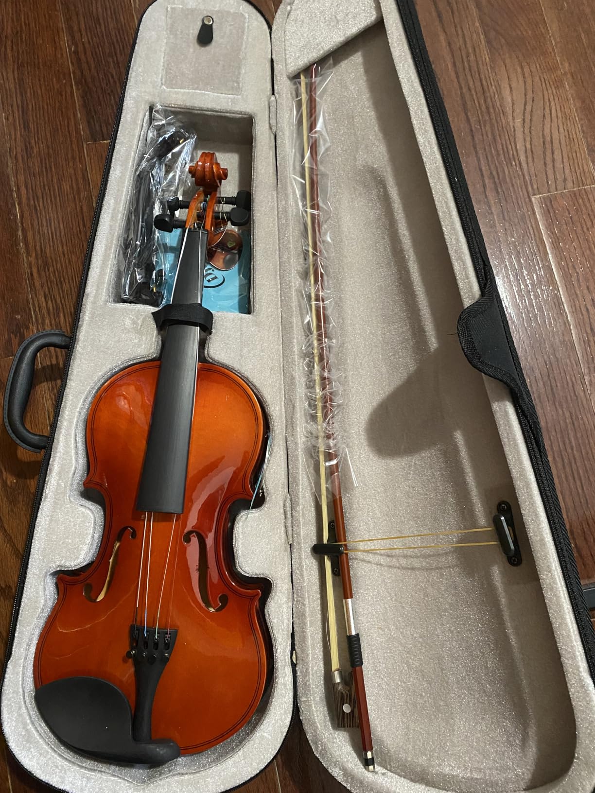 Poseidon Violin for Beginner, Full Size Violin Set for Student Spruce Acoustic Violin Fiddle with Case, Bow, Rosin, Horse Bridge, Extra 4/4 Strings Full Set, Shoulder Rest, Tuner - Christmas Red customer photo 2