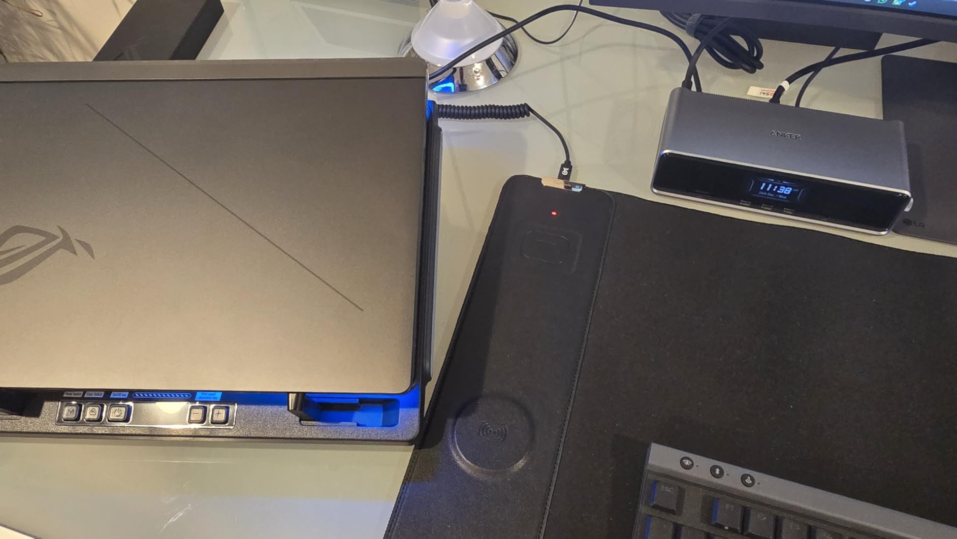 Anker Prime Docking Station (DL7400), 14-Port Triple Display with DisplayLink, 140W Max, Smart Display, Triple 4K 60Hz, Cooling Fan, for macOS and Windows (The Latest DisplayLink Driver Required) customer photo 1