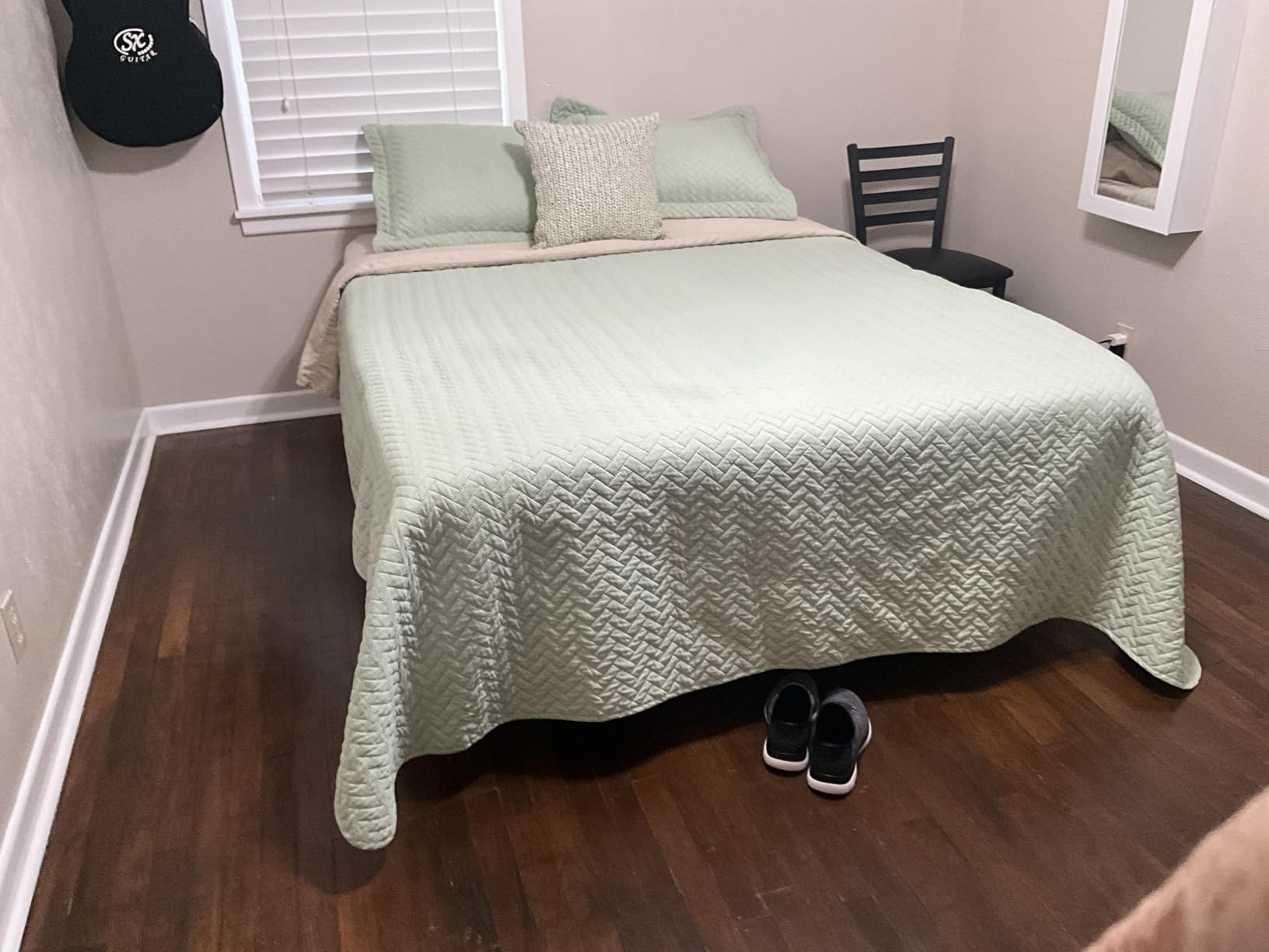 Queen Adjustable Bed Base Frame, Massage & Wireless Remote, Dual USB Ports, Ergonomic Upholstered Bed Frame, Lift Motor, Under Bed Lighting, Independent Head and Foot Tilt customer photo 1