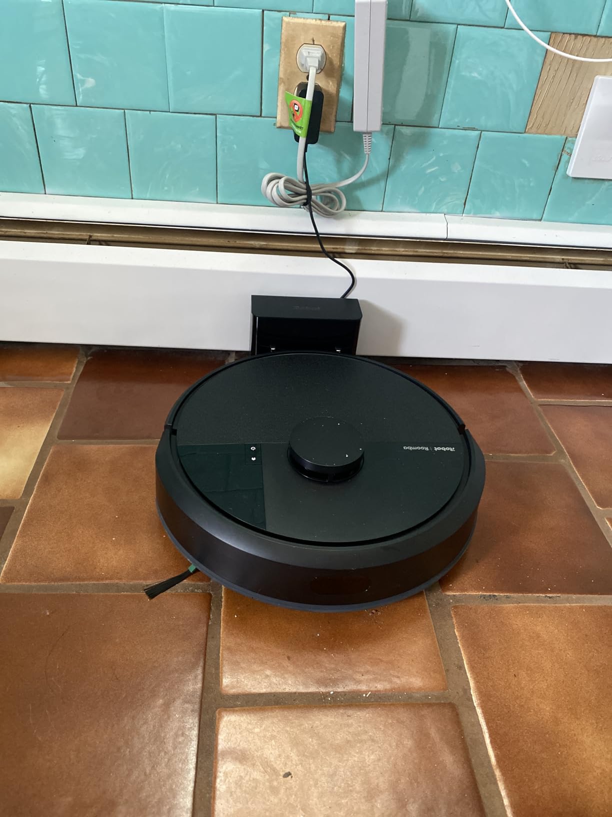 Roomba 105 Combo Robot Vacuum & Mop customer photo 2