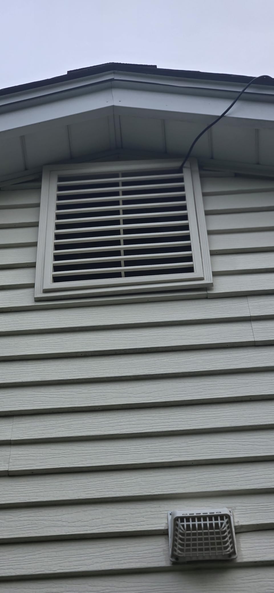 VEVOR Gable Mount Fan, 14 Inch Solar Power Attic Exhaust Fan with Adjustable Thermostat, 1300 CFM customer photo 2