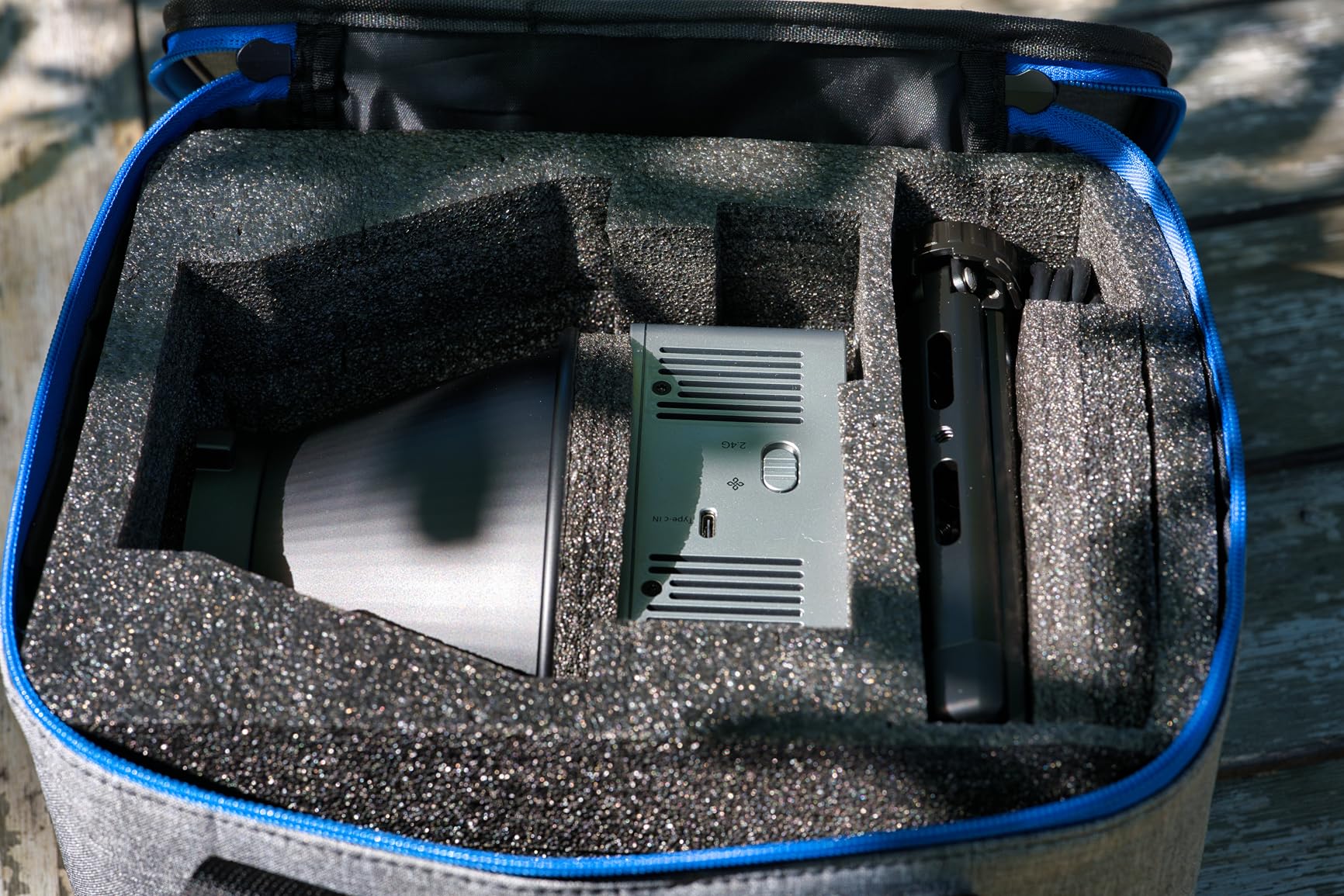 NEEWER 80W LED Video Light with 72Wh Battery/100W PD Fast Charging APP/2.4G Control Portable Bi Color Mini COB Studio Continuous Output Lighting 26500lx/1m 2700-6500K Dimmable CRI95+ 13 Scenes, HB80B customer photo 1