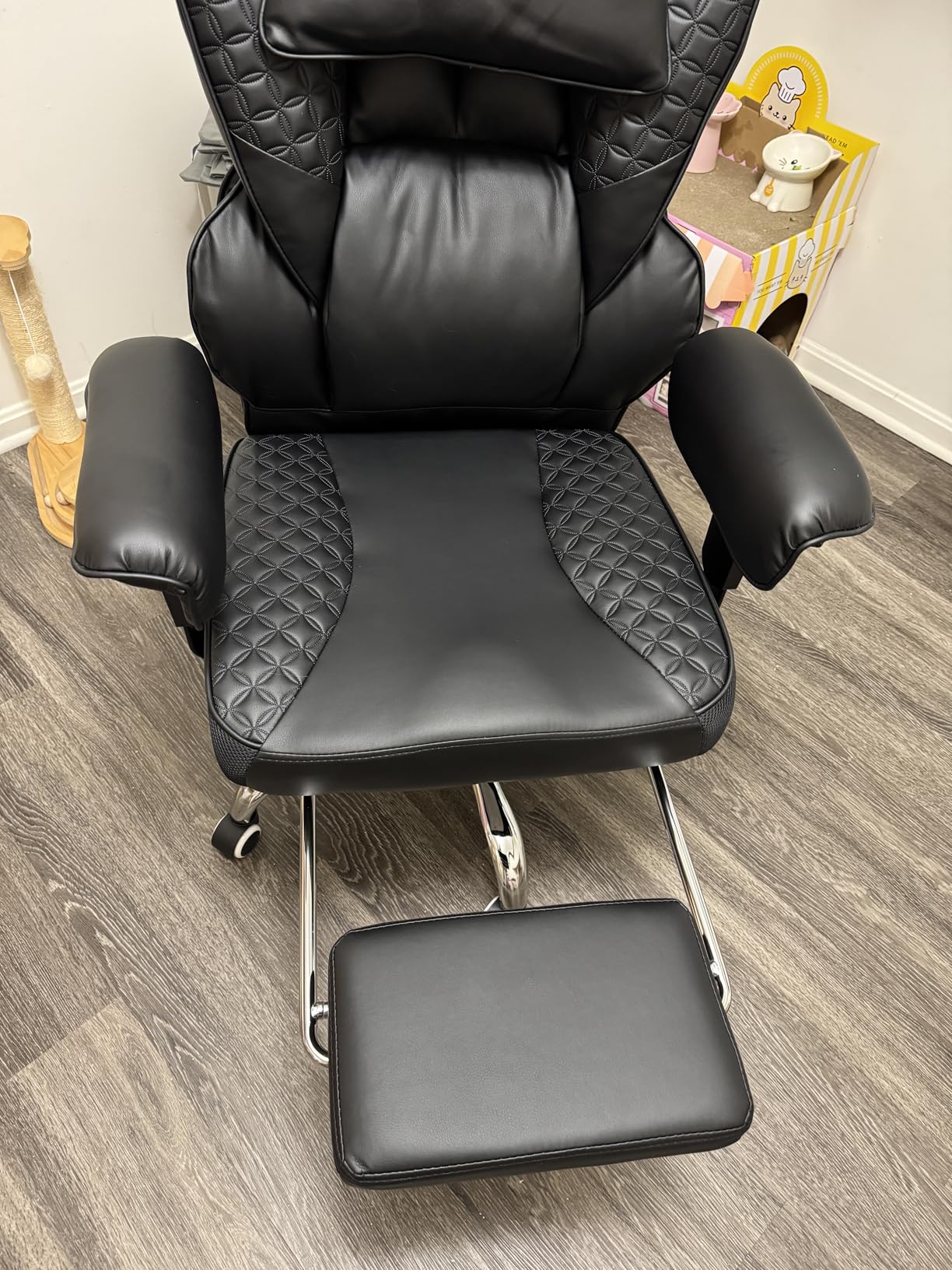 COMHOMA Big and Tall Office Chair Heavy Duty Wide Ergonomic Gaming Chair with Deluxe Embossing Designed Leather with Foot Rest, 150°Reclining Adjustable Armrests Pocket Spring Back Support and Pillow customer photo 2