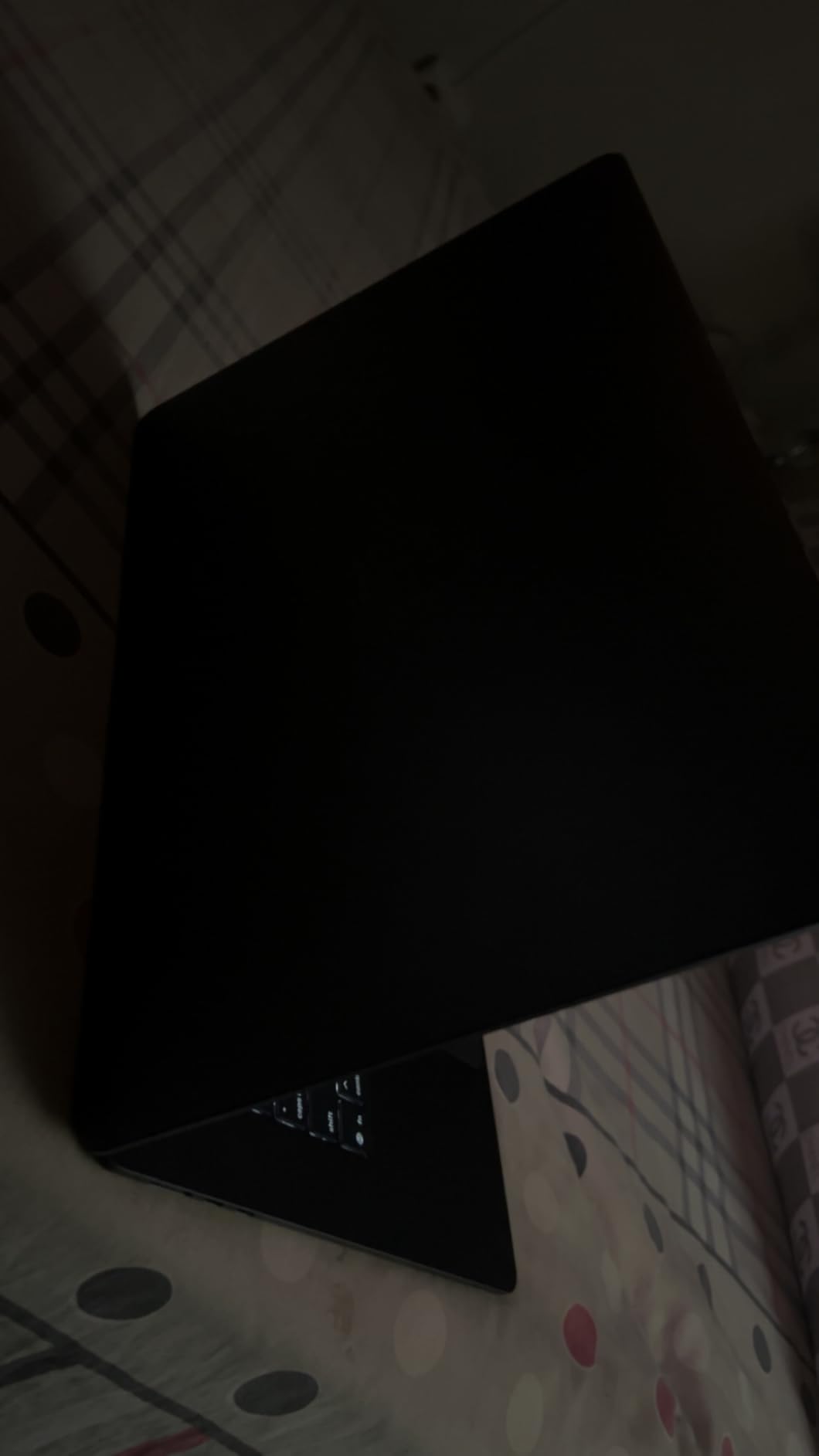 Apple 2025 MacBook Air 15-inch Laptop with M4 chip: Built for Apple Intelligence, 15.3-inch Liquid Retina Display, 16GB Unified Memory, 512GB SSD Storage, 12MP Center Stage Camera, Touch ID; Starlight customer photo 1