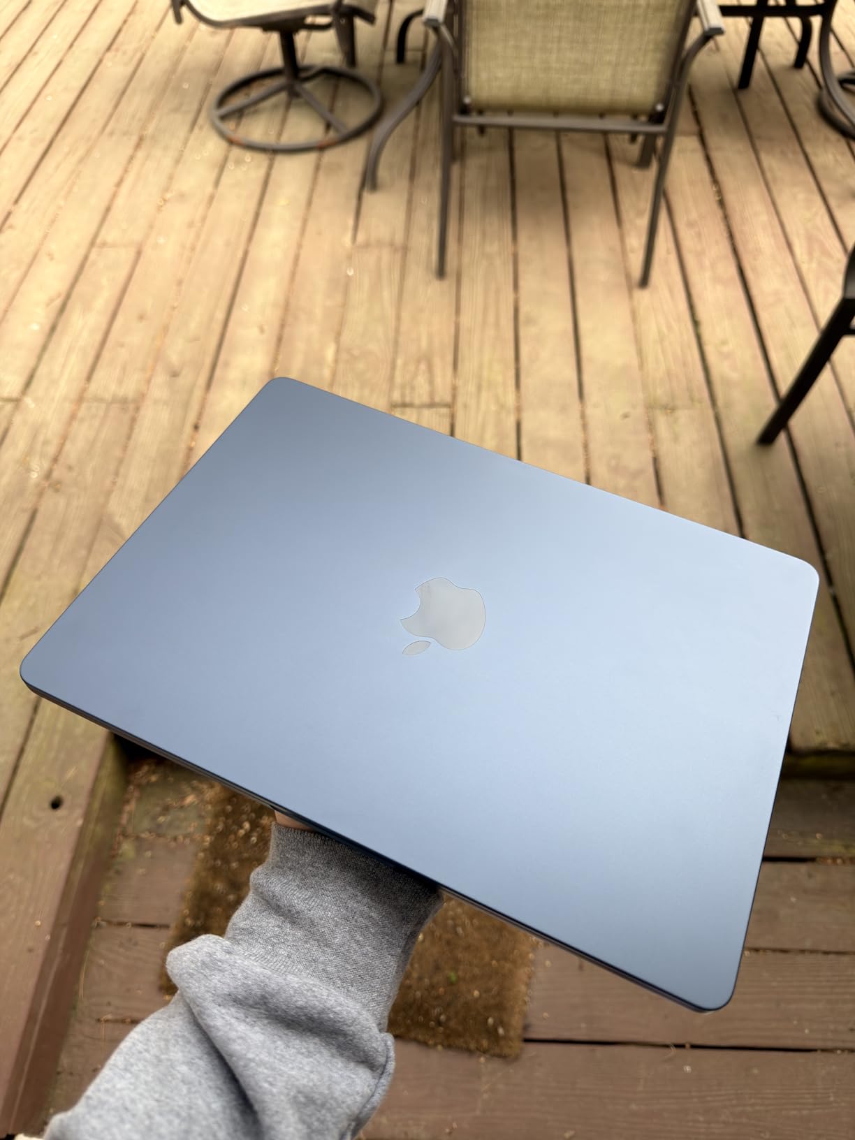 Apple 2025 MacBook Air 13-inch Laptop with M4 chip: Built for Apple Intelligence, 13.6-inch Liquid Retina Display, 16GB Unified Memory, 256GB SSD Storage, 12MP Center Stage Camera, Touch ID; Sky Blue customer photo 2