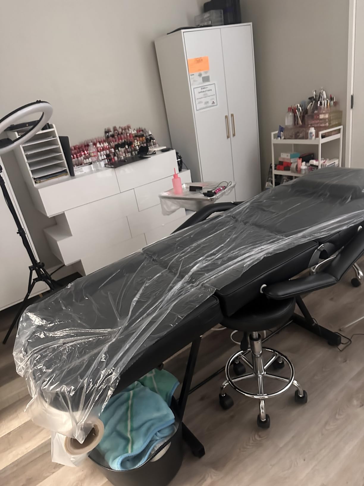 Tattoo Chair for Client, Esthetician Facial Bed with Hydraulic Stool, Lash Massage Table with 2-Tray, Multi-Purpose Black Lash Bed for Artist Spa Salon Beauty Equipment, Black customer photo 1