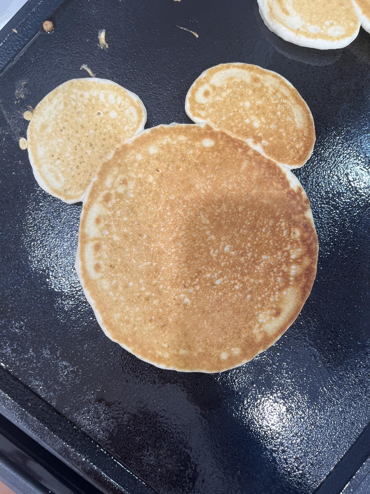 Amazon Basics Electric Griddle with Nonstick Ceramic Coating, Flat Grill for Pancake, 10 x 20 inches, Black customer photo 1