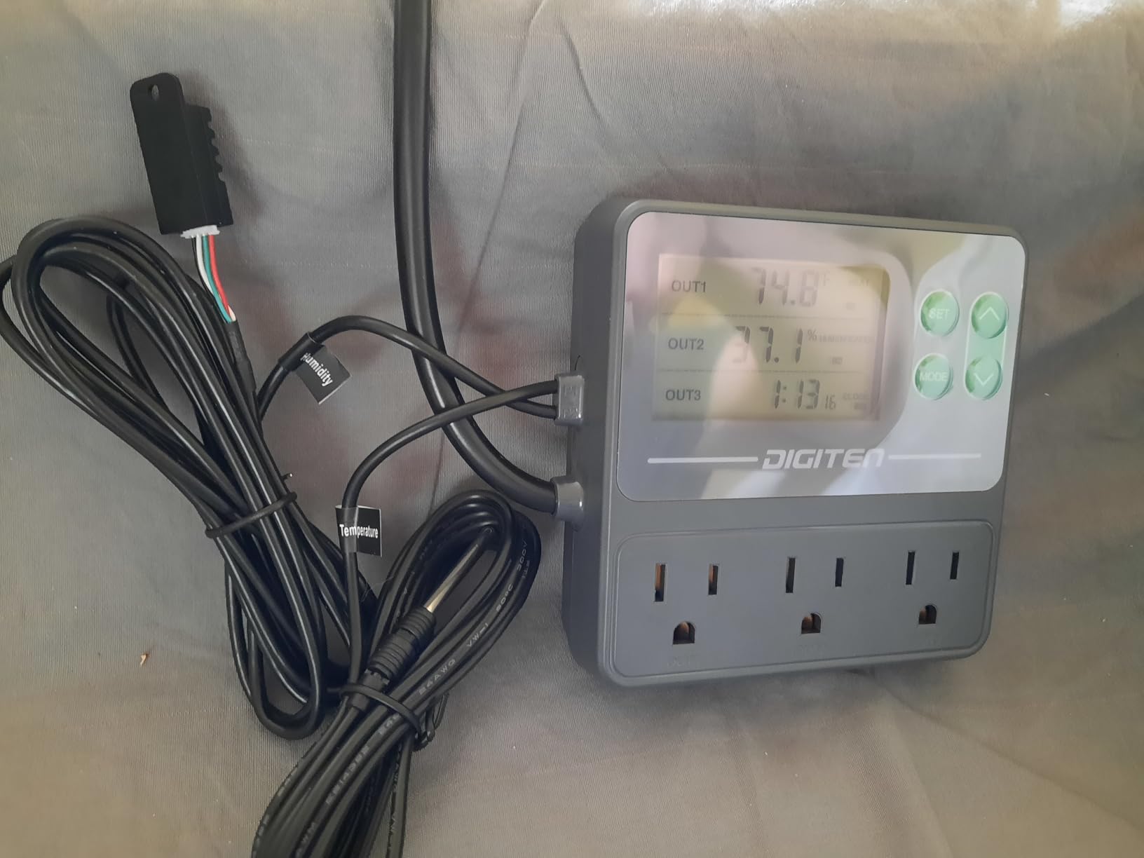 DIGITEN Temperature and Humidity Controller with Timer - 3 Outlet, 2 Separate Probes for Greenhouse Control customer photo 2