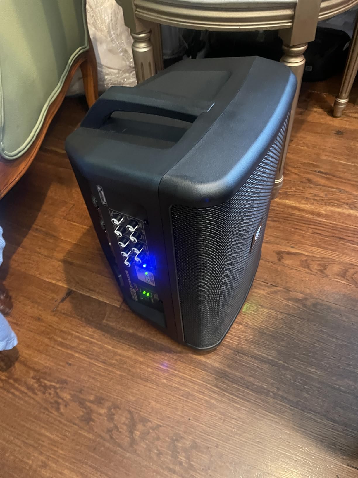 Rockville TITAN ONE PRO 600W 8-Inch Battery-Powered PA Speaker, Bluetooth, DSP Modes, TWS, 15-Hour Battery, Built-in Mixer customer photo 1