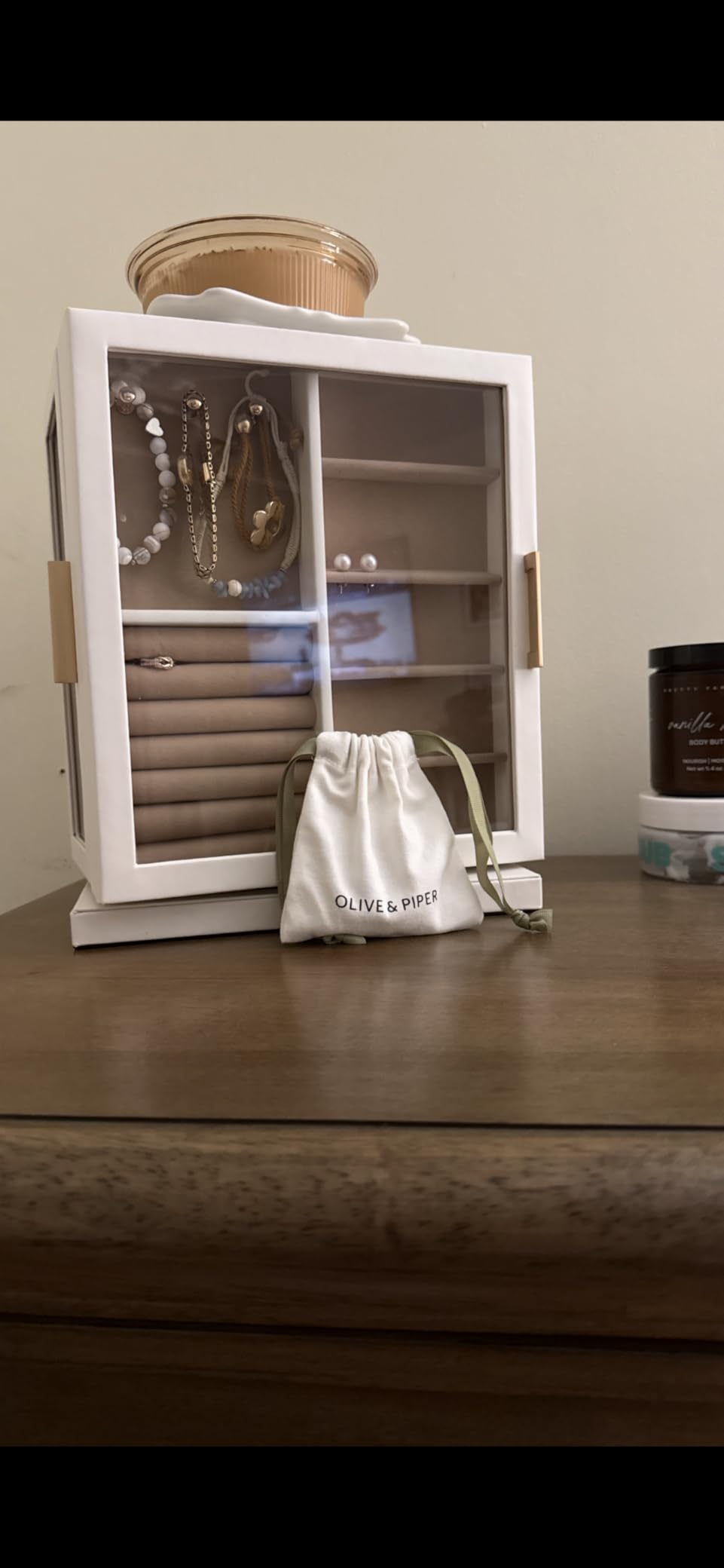 Glimmloop 360° Rotating Jewelry Box with 5 Drawers, Spacious Vertical Jewelry Organizer with Glass Window, Jewelry Storage Case, Dustproof & Moisture-resistant Design customer photo 1