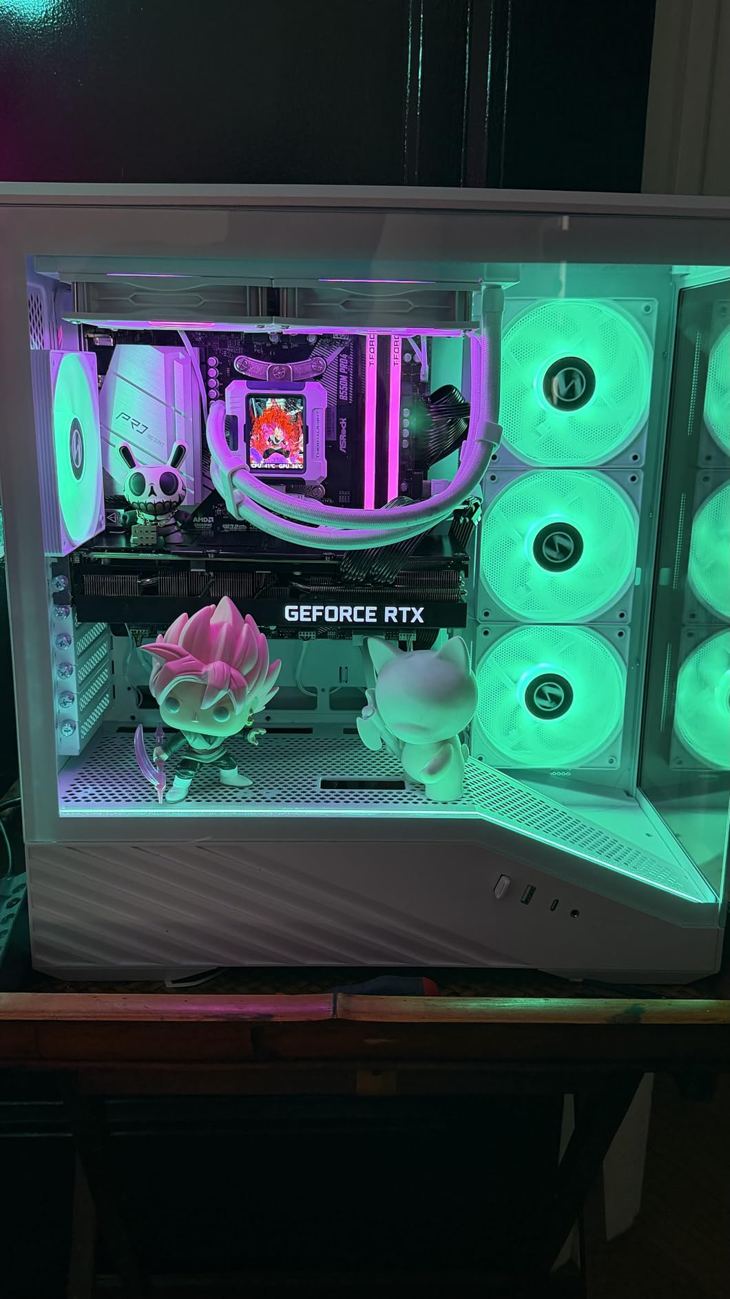 Lian Li V100 ATX Mid-Tower PC Case, 4 x 120mm ARGB PWM Fans Pre-Installed, LED RGB Strip, Display Platform with Tempered Glass, Support 420mm GPUs, 360mm Radiator, Optimized Airflow - White (V100RW) customer photo 2