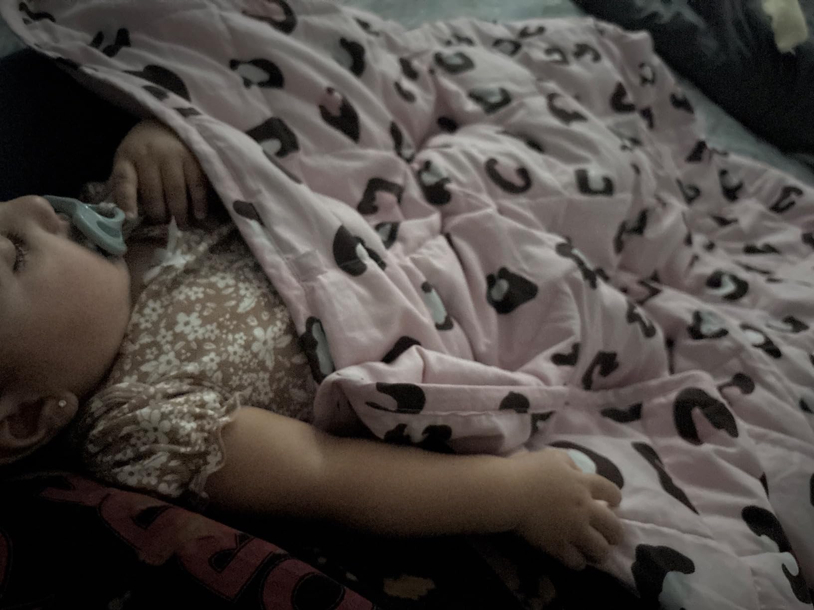 Sivio Weighted Blanket for Adults 100% Cotton, 60x80 Queen Size 20 lbs, Cooling Summer Heavy Blanket for Sleeping, Breathable Soft Blankets with Premium Glass Beads, Machine Washable, Dark Grey customer photo 2