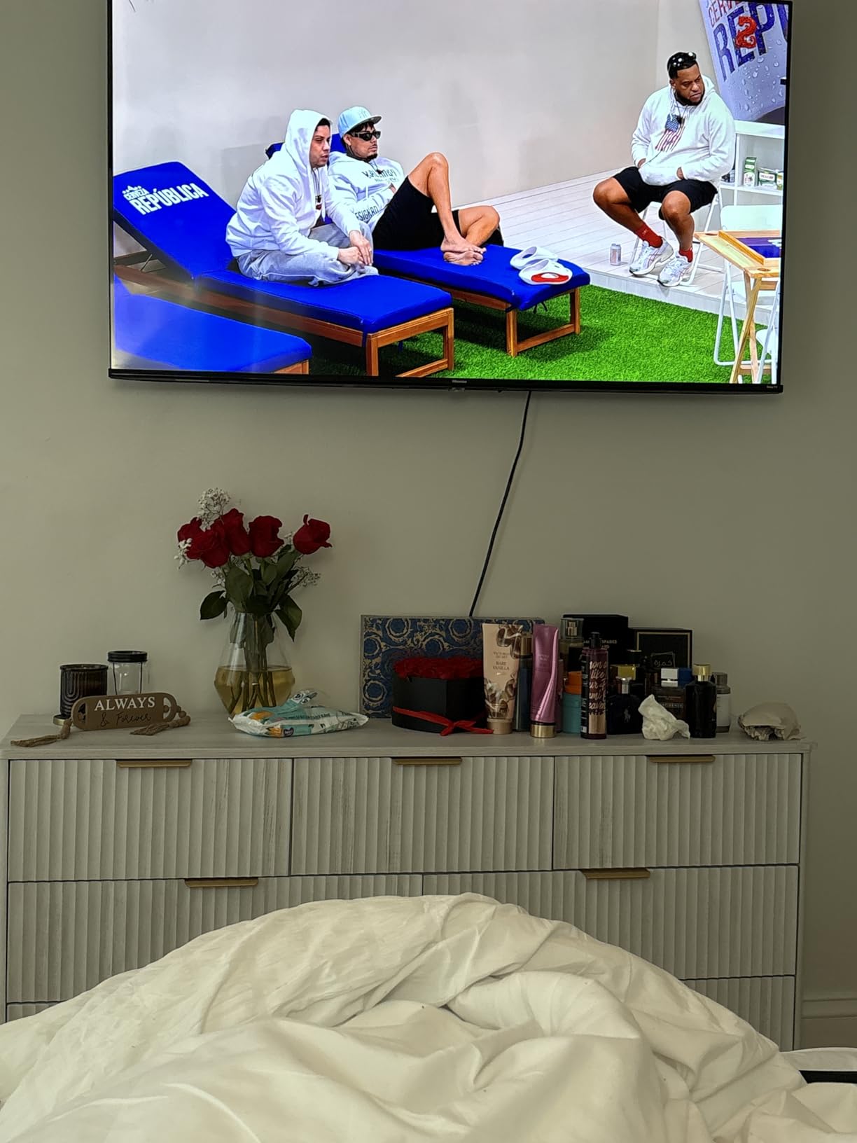 CARPETNAL Fluted Dresser and Nightstand Sets for Bedroom, 3 Pcs Bedroom Set, 6-Drawer Dresser & 2-Drawer Nightstand Set of 2, Modern Wood Chest of Drawers for Living Room, Entryway, Walnut customer photo 1