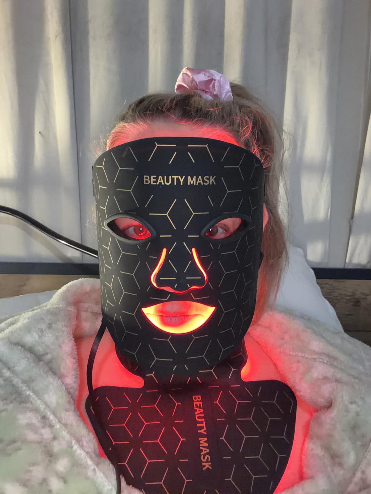 FDA-Cleared Red Light Therapy for Face & Neck, Rechargeable 7-in-1 LED with 850nm & 660nm NIR, Hands-Free Silicone for Anti-Aging, Wrinkle Reduction & Sensitive Skin During Yoga or Work customer photo 1