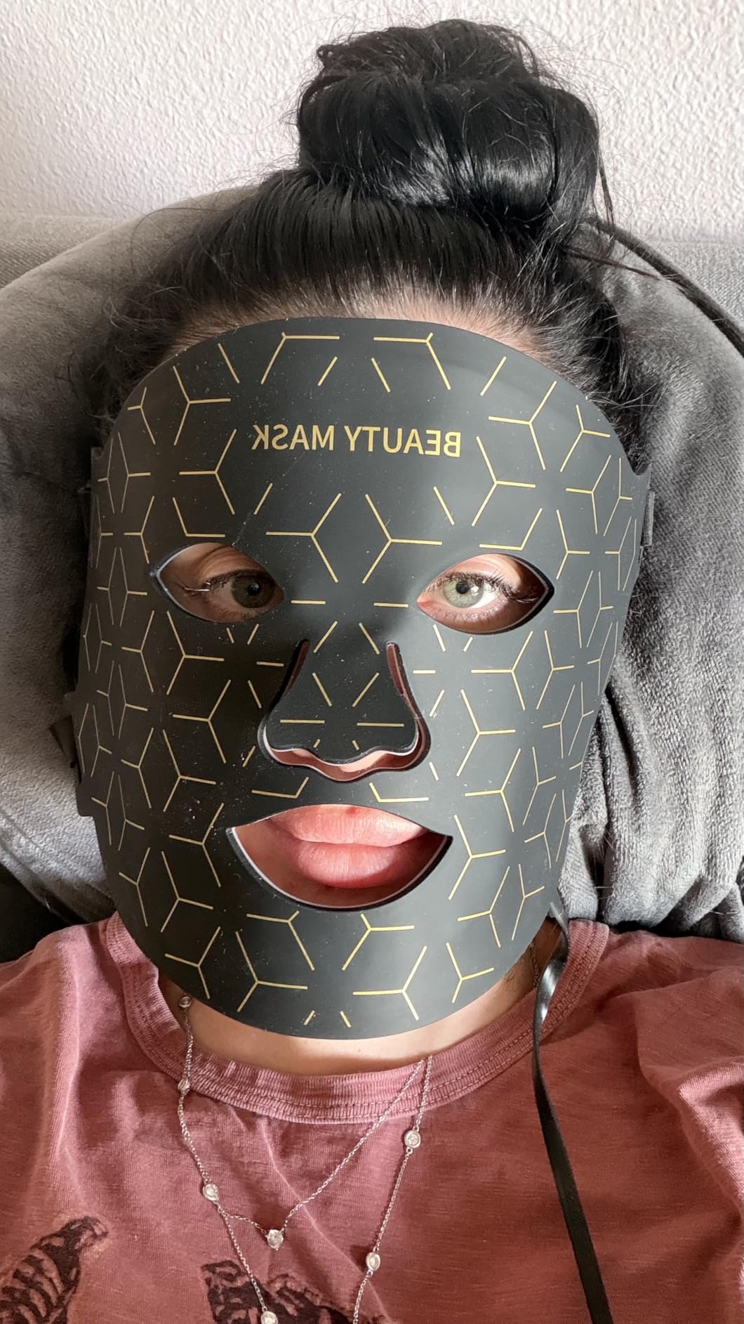 FDA-Cleared Red Light Therapy for Face & Neck, Rechargeable 7-in-1 LED with 850nm & 660nm NIR, Hands-Free Silicone for Anti-Aging, Wrinkle Reduction & Sensitive Skin During Yoga or Work customer photo 2