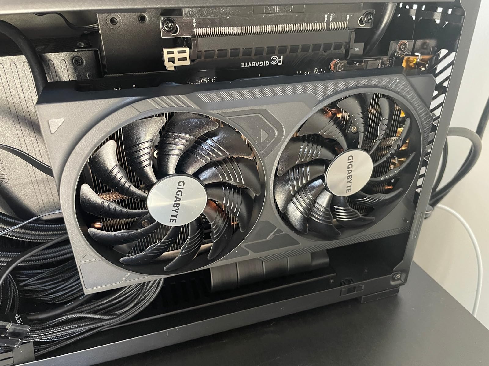 GIGABYTE GeForce RTX 5060 Ti WINDFORCE OC 8G Graphics Card, 8GB 128-bit GDDR7, PCIe 5.0, WINDFORCE Cooling System, GV-N506TWF2OC-8GD Video Card customer photo 2