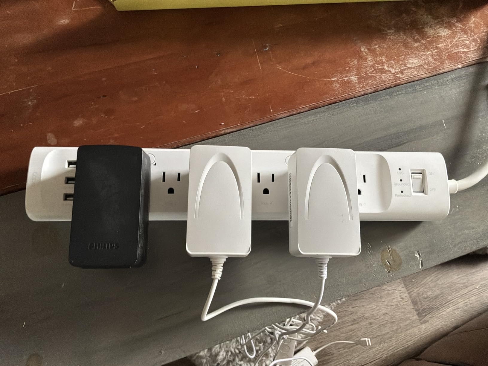 Tapo Smart Wi-Fi Power Strip P316M - Matter Compatible, Energy Monitoring, Surge Protection, 6 Individually Controlled Outlets & 3 USB Ports, Works with Alexa, Google Assistant, Siri & Bixby customer photo 1