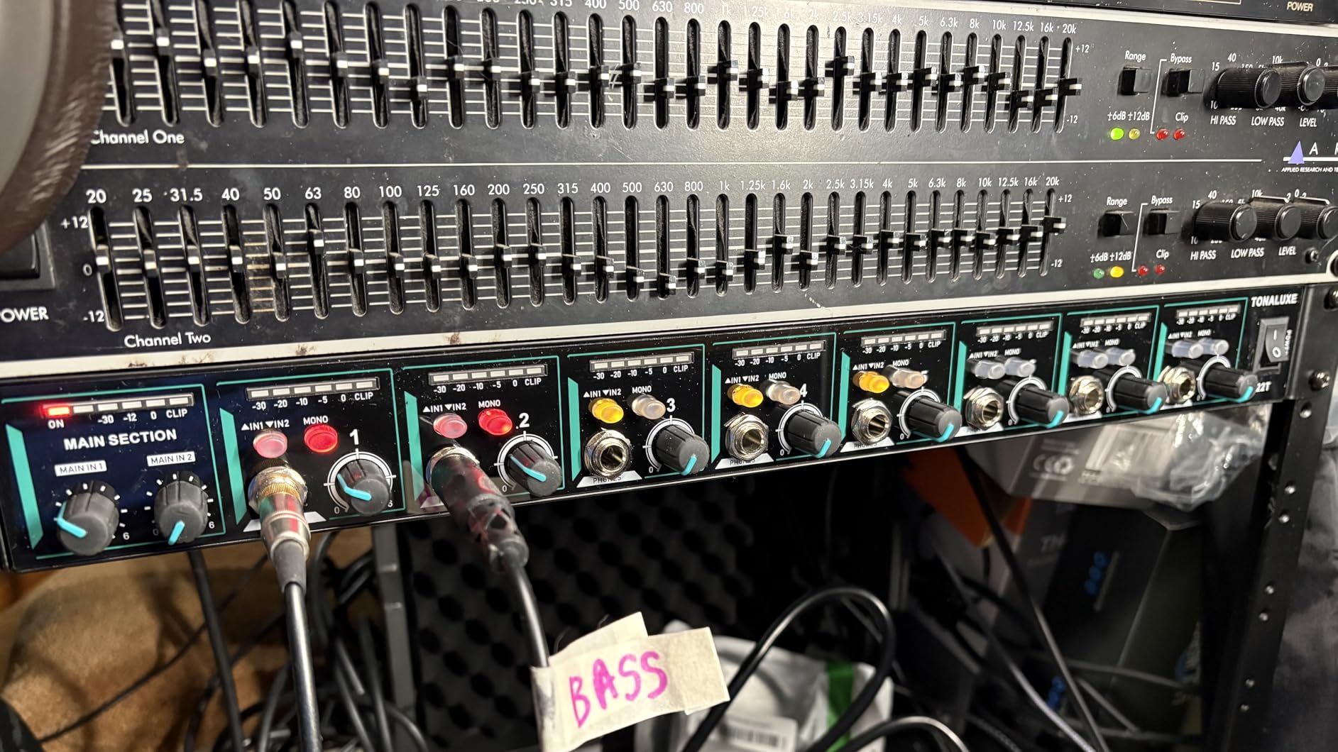 8-Channel Headphone Mixing Distribution Amplifier, Mountable High-Power Headphone Splitter Amp with Mono/Stereo Modes, 16 Headphone Outs, LED Meters for Studio & Live Sound Monitoring customer photo 1