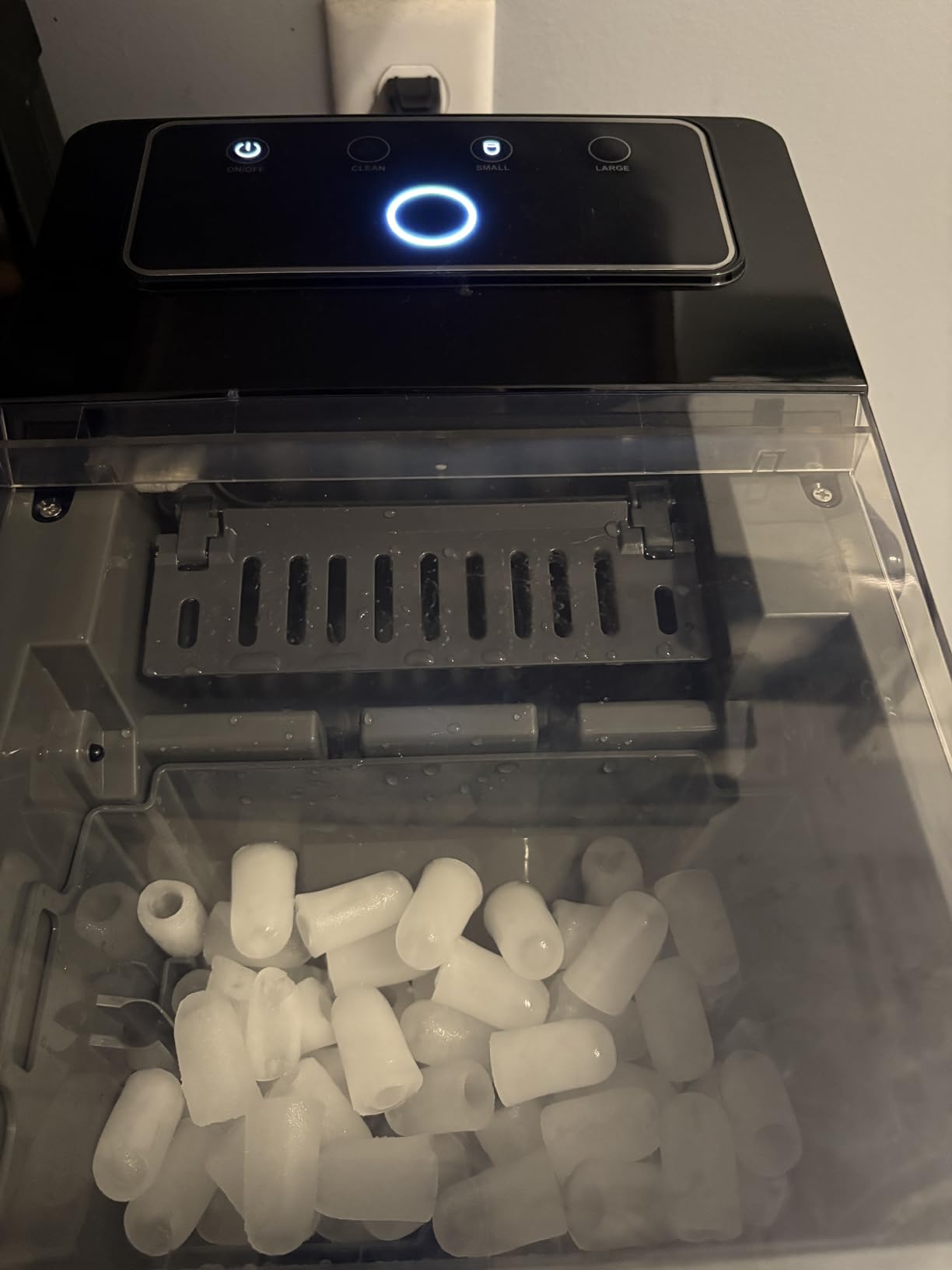 Silonn Ice Maker Countertop with Expandable 2.5L Ice Basket & 1.8L Water Tank, 9 Bullet Ice Cubes in 6 Mins, Portable Ice Maker with LED Touch Control, Self-Cleaning, 2 Ice Sizes for Home Kitchen customer photo 2