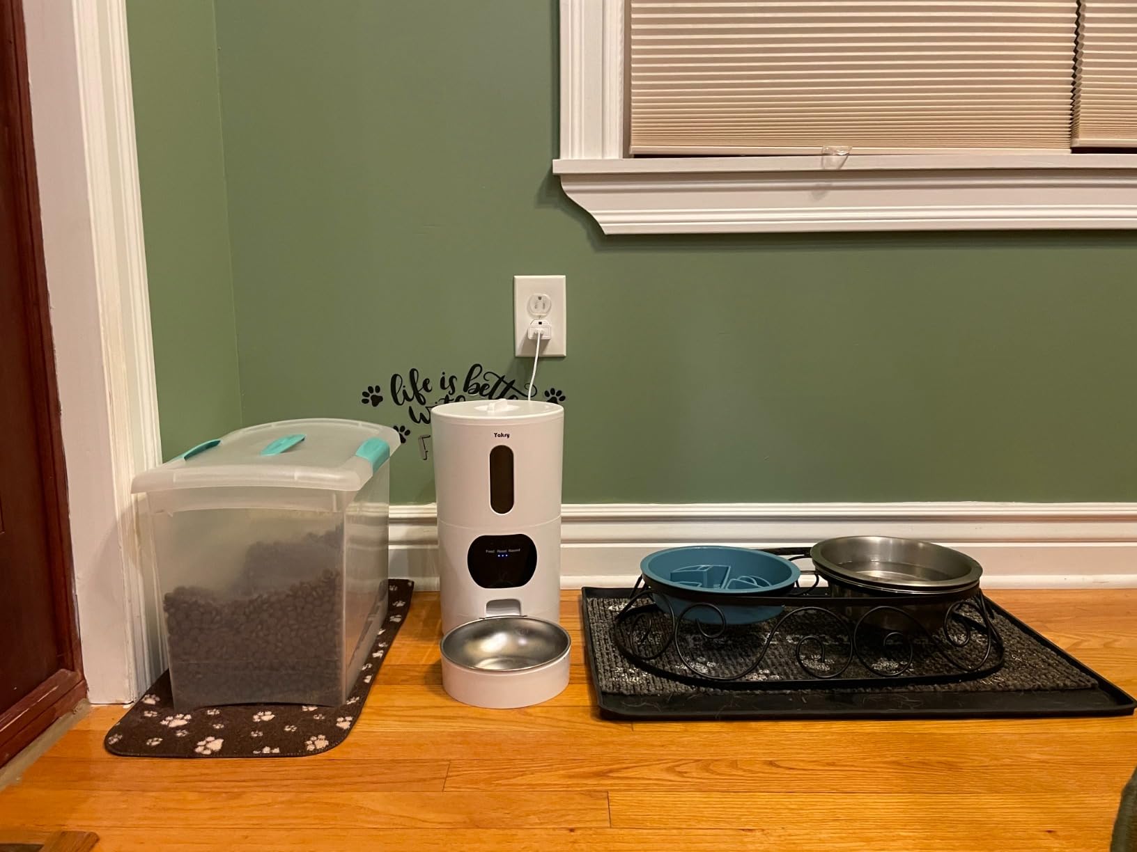 Automatic Dog Feeder Large Breed with Camera - 12L/50 Cups 5G WiFi App Control Dog Food Dispenser, Easy Setup, HD 1080P Video with Night Vision by Yakry customer photo 1