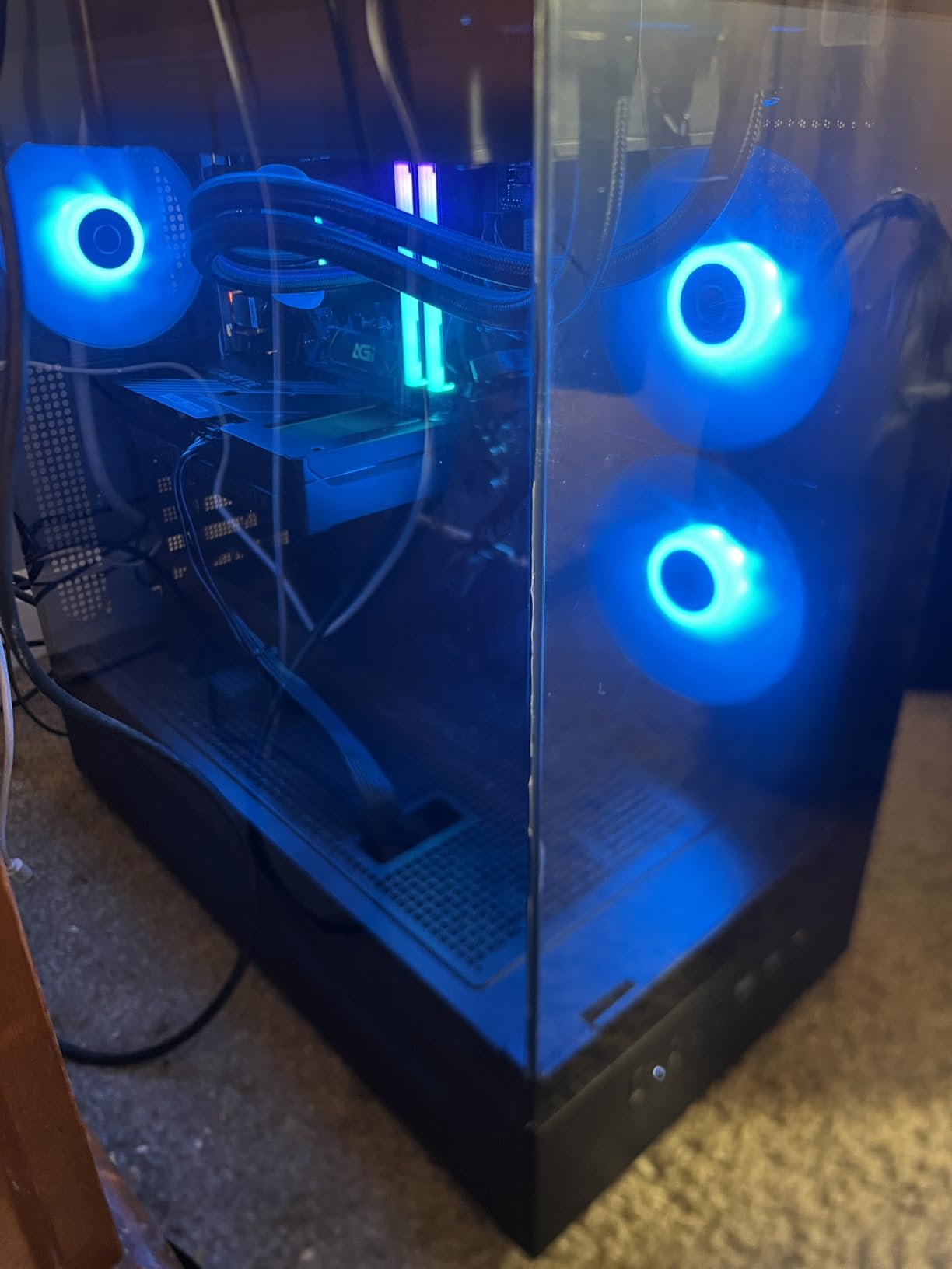 Skytech Gaming Azure 3 Desktop PC, Ryzen 7 7800X3D, NVIDIA RTX 5060 Ti 16GB, 1TB Gen4 NVMe SSD, 32GB DDR5 RAM customer photo 1
