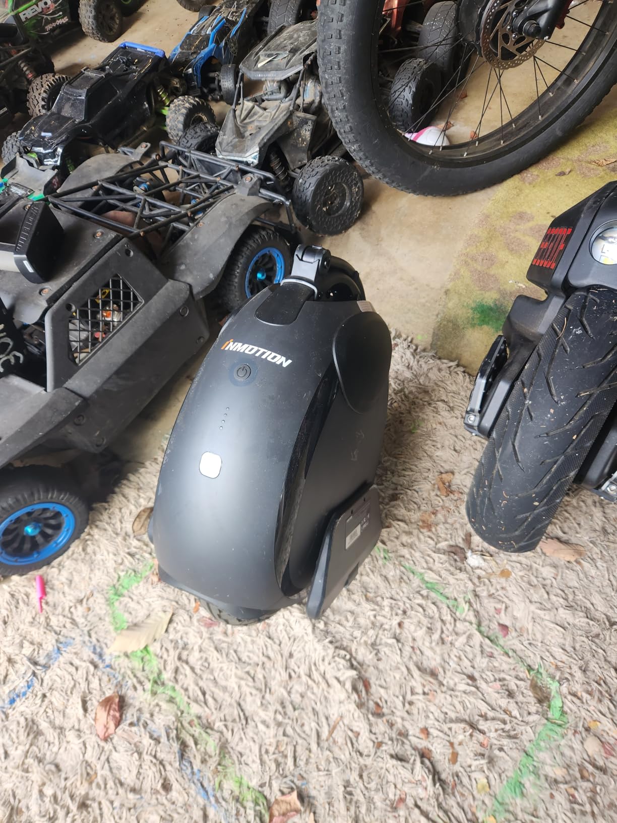 INMOTION V6 Electric Unicycle: UL2272 Certified 27.6lbs Lightest EUC, 18.6mi Range & 1000W Motor customer photo 2