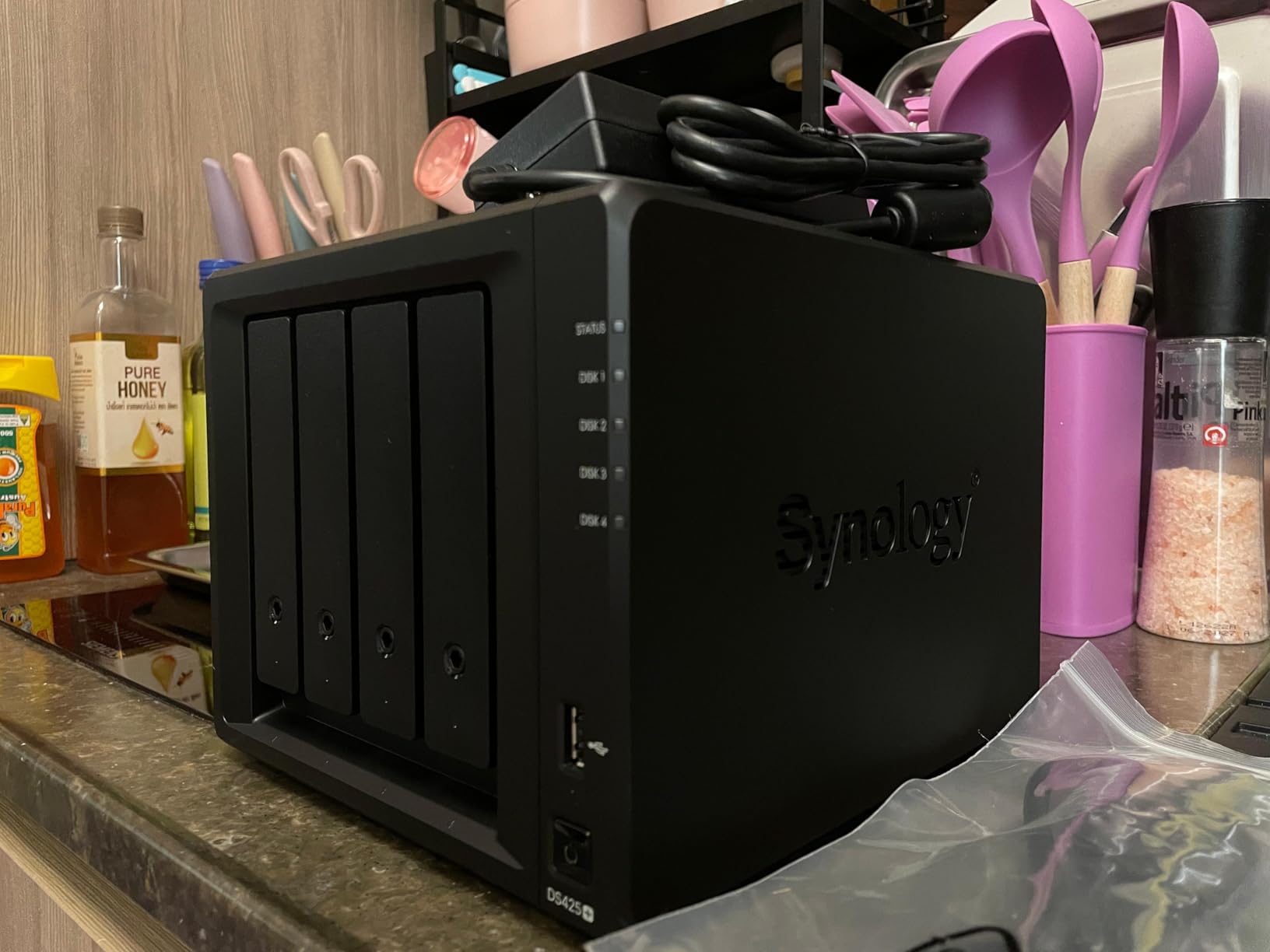 Synology 4-Bay DiskStation DS425+, Ryzen V1500B, 2GB RAM, 2x 1GbE Ports customer photo 2