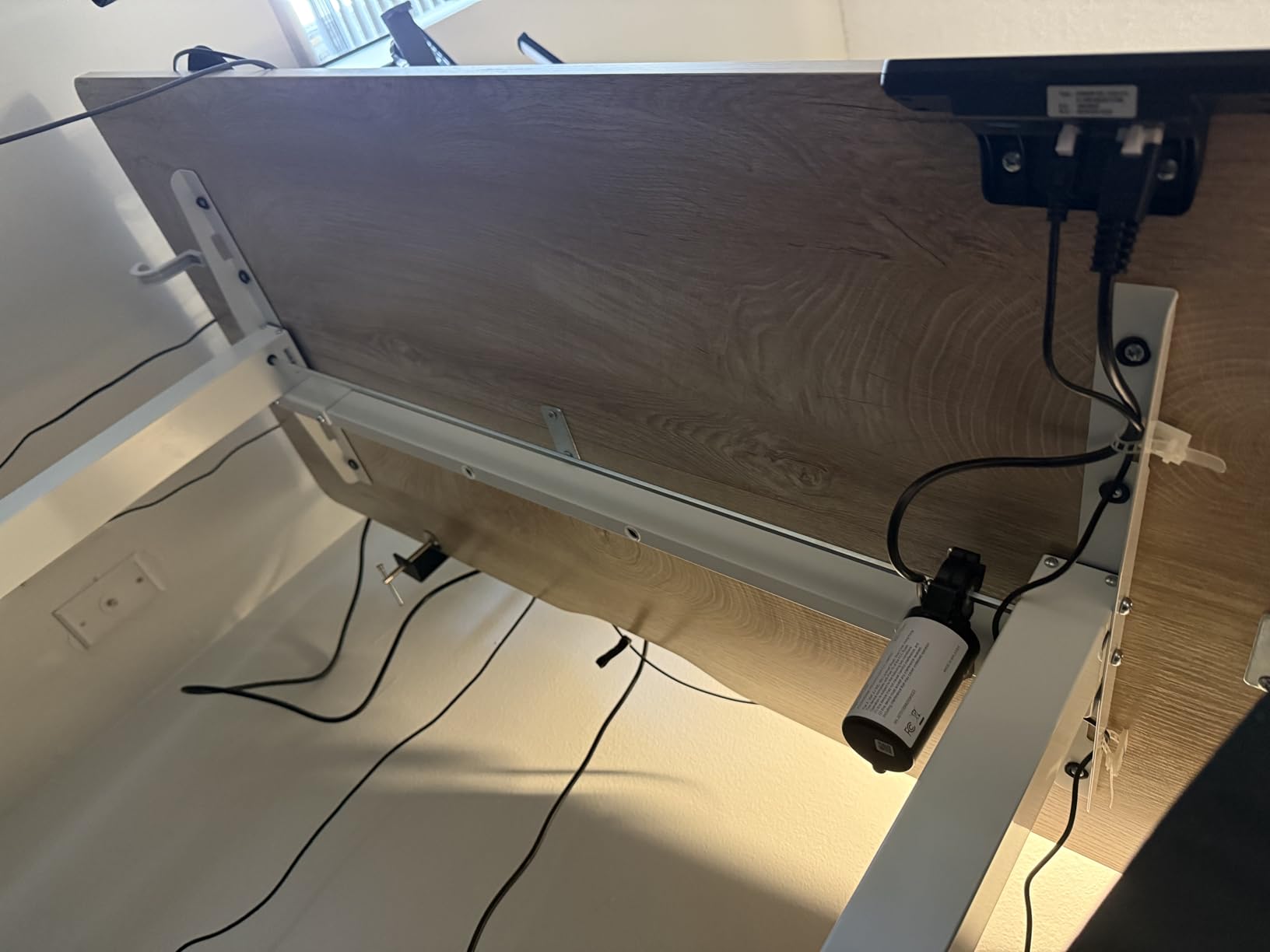 FEZIBO Standing Desk, 48 x 24 Inches Electric Height Adjustable, Sit and Stand Up, Computer Office Desk with Splice Board, White Frame/Maple TOP customer photo 1