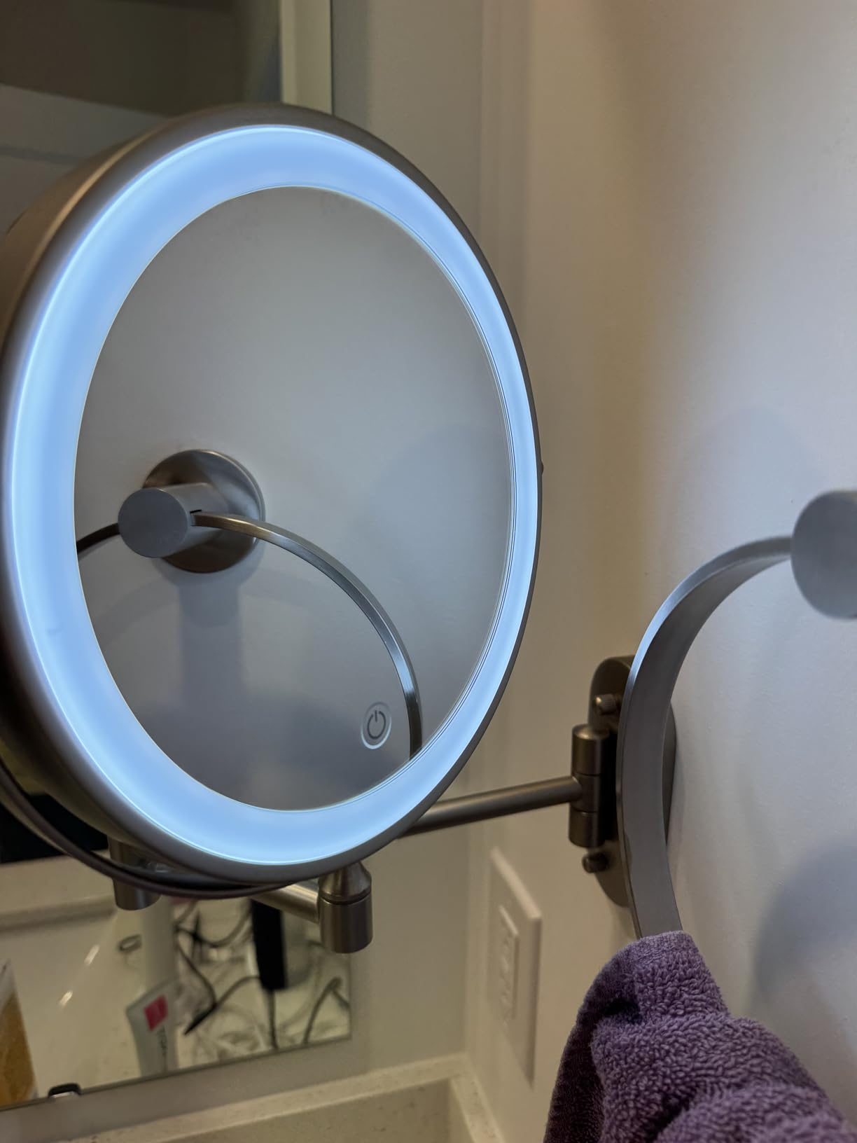 Auxmir 1X/30X Wall Mounted Lighted Makeup Mirror, 8