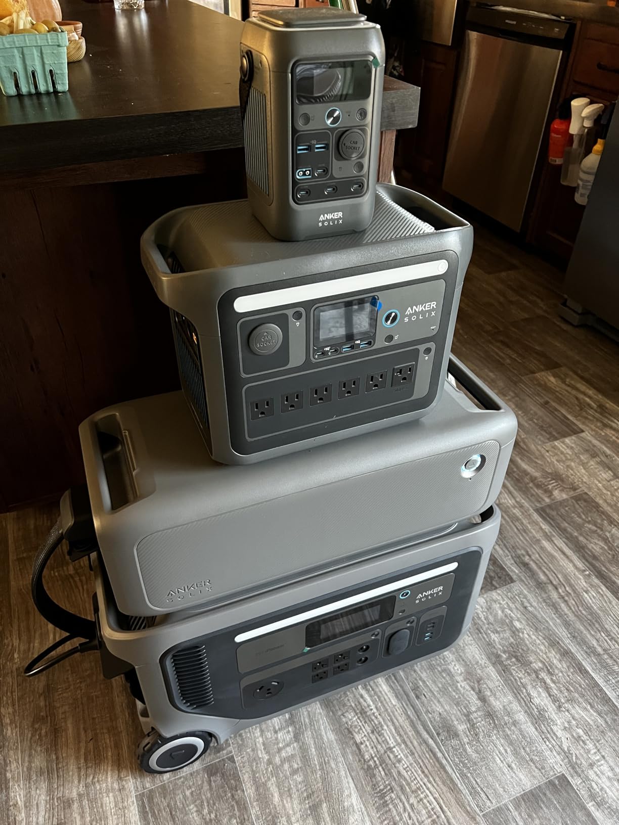 Anker SOLIX F3000 Portable Power Station with 400W Solar Panel, 3072Wh, 6000W Recharging, Solar Generator, Expandable to 24kWh for Outages & RVs customer photo 2