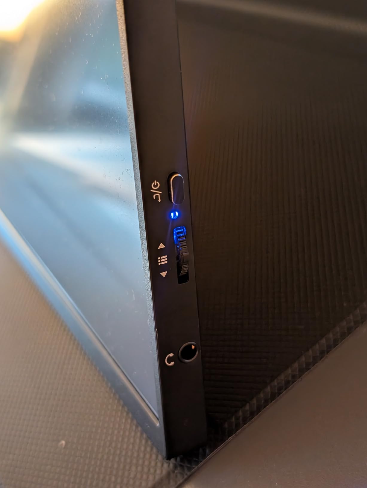 Newsoul 4K Portable Monitor 1200Nits Ultra Bright 16'' Laptop Monitor 2000:1 Contrast Fast IPS Matte Screen customer photo 2