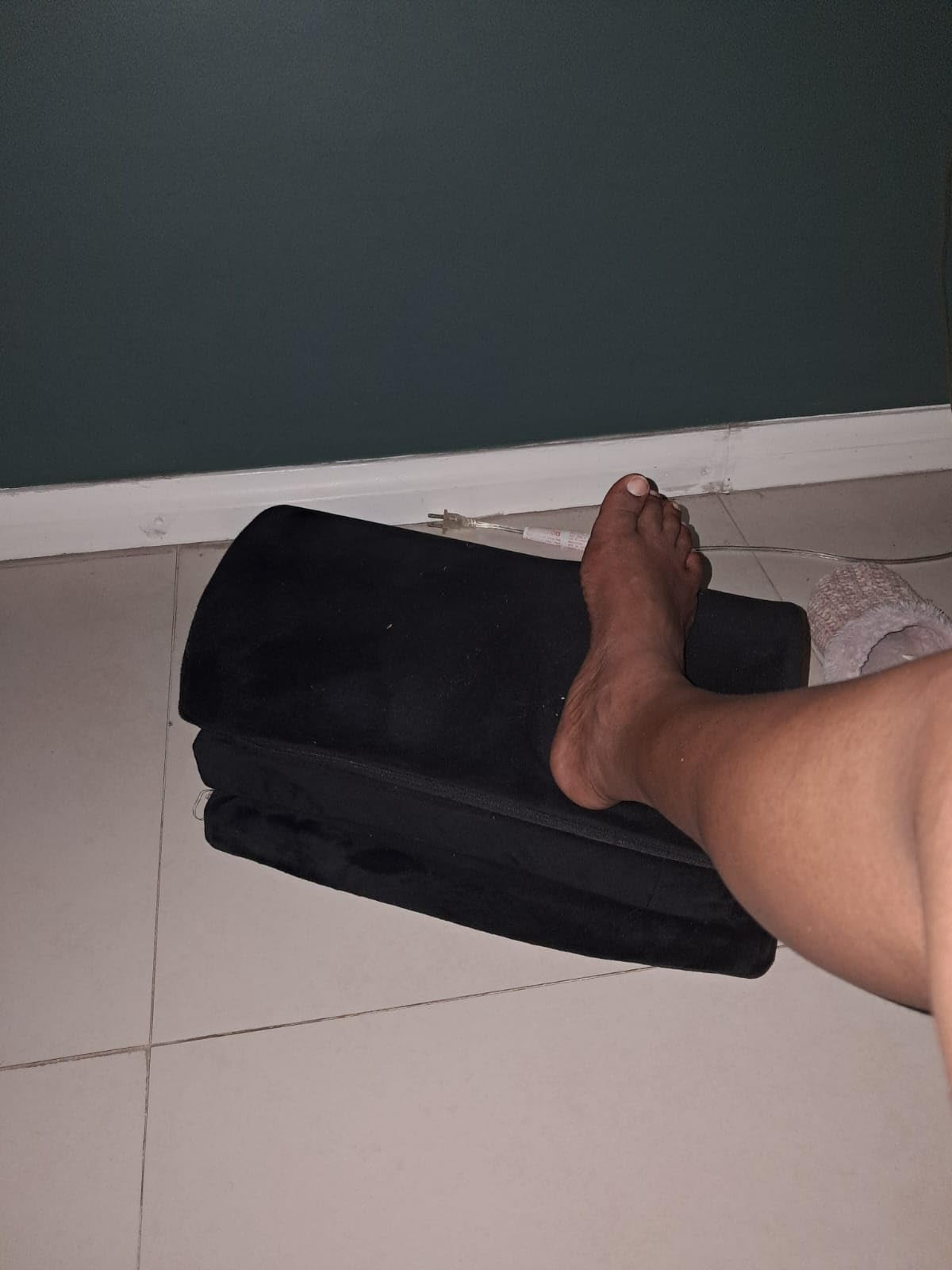 Foot Rest for Under Desk at Work, Warmer Feet Pocket Footrests,Foot Stool with Washable Cover,Comfortable Footrest with 3 Adjustable Heights, for Office Gaming Chair, for Leg Support, XL(18IN) customer photo 1