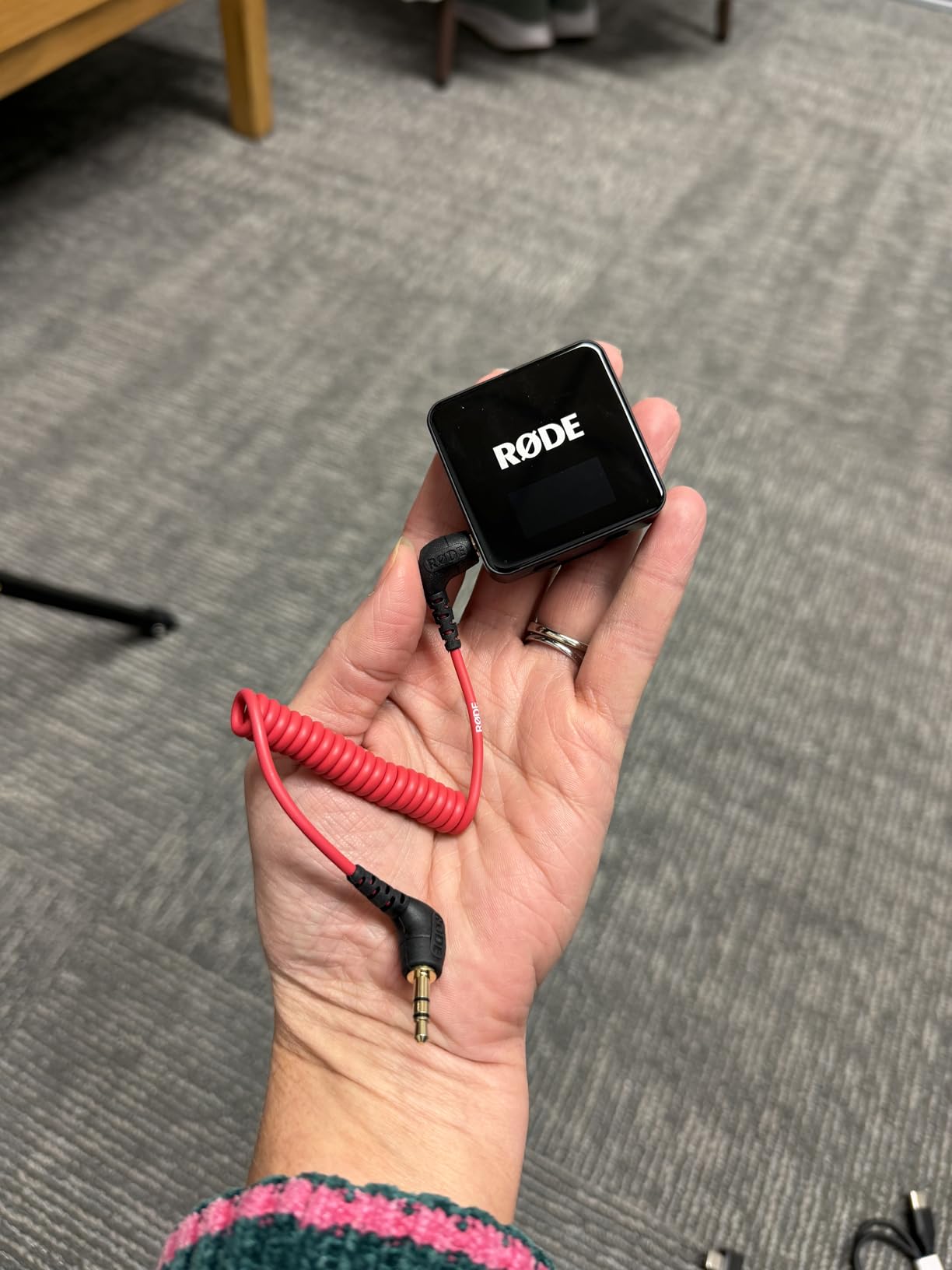 RØDE Wireless GO (Gen 3) - Compact Wireless Mic - Pristine Audio, 32-bit Float Recording, Automatic Level Control, for Phones, Cameras and Computers (Red) customer photo 2