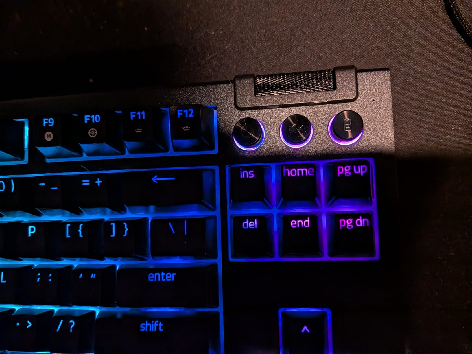 Razer BlackWidow V4 TKL HyperSpeed Wireless Hot Swappable Gaming Keyboard: Orange Tactile Switches - Wireless & Bluetooth - Multi-Function Roller & Control Buttons - Chroma RGB - Long Battery Life customer photo 1