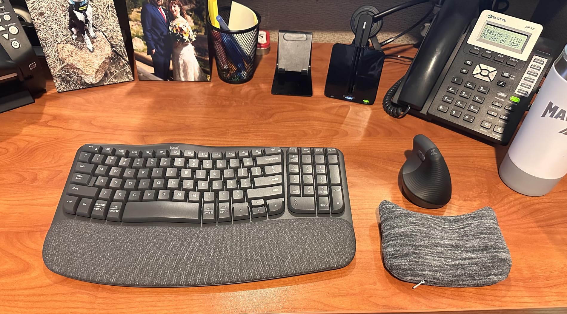 Logitech Wave Keys & Lift Vertical Mouse - Ergonomic Wireless Keyboard and Mouse Combo - with Cushioned Palm Rest, Easy-Switch, Bluetooth, for Multi-OS, Windows/Mac - Graphite customer photo 2