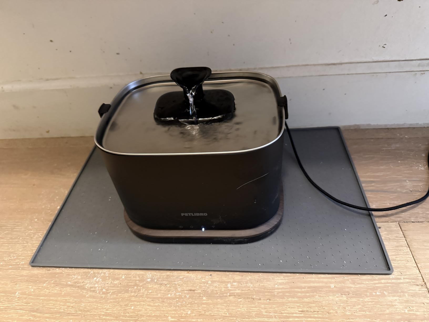 PETLIBRO Upgrade Cat Water Fountain, Cordless Cat Fountain Battery Operated, App Monitoring 3L/101oz Dockstream 2 Pet Water Fountain with Stainless Steel Tray, 5GHz WiFi Dog Water Bowl Dispenser customer photo 1