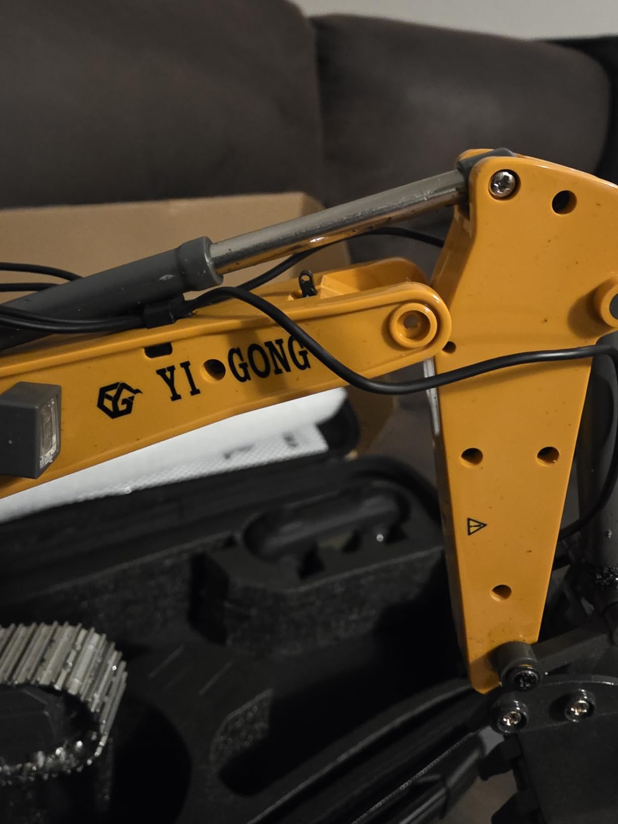 TOUCAN RC HOBBY 1/50 RC Excavator K970 Construction Vehicle Remote Control Electric Lifting Digger Bucket Tracks Light Sound RTR Battery for Adult customer photo 2