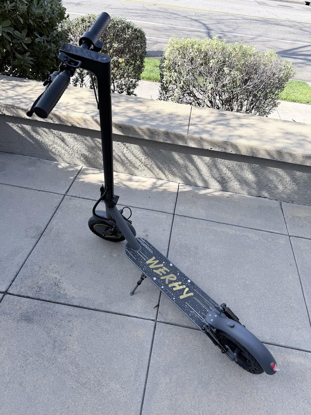 WERHY 10 Inches Electric Scooter, 500W Powerful Motor & 22 MPH Top Speed, 22-28Miles Long Range, Folding E Scooter with Dual Braking for Adults customer photo 1