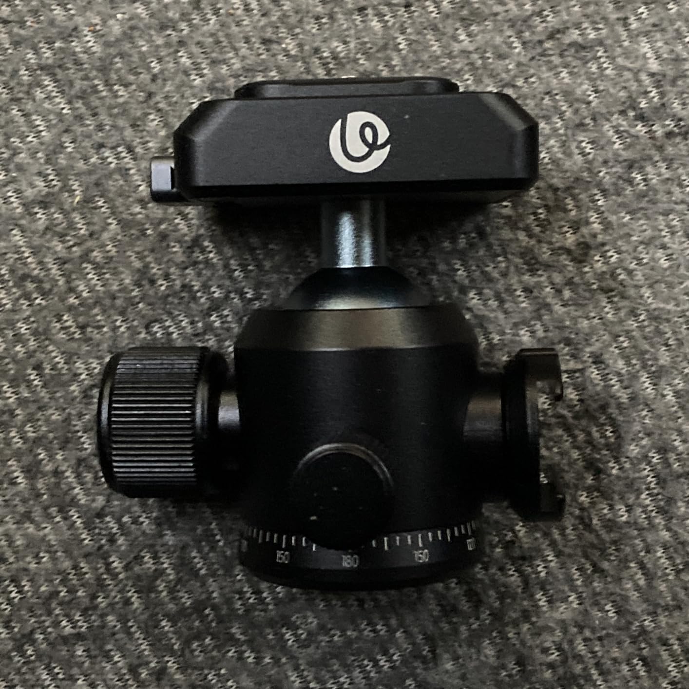 Ulanzi T100 Ball Head, Tripod Ball Head Mount 1/4 & 3/8 inch with Uka Quick Release Plate & Cold Shoe, 360° Rotating Panoramic Ball Head for DSLR Camera,Tripod,Monopod,Slider,Camcorder, 13lbs/6kg Load customer photo 2