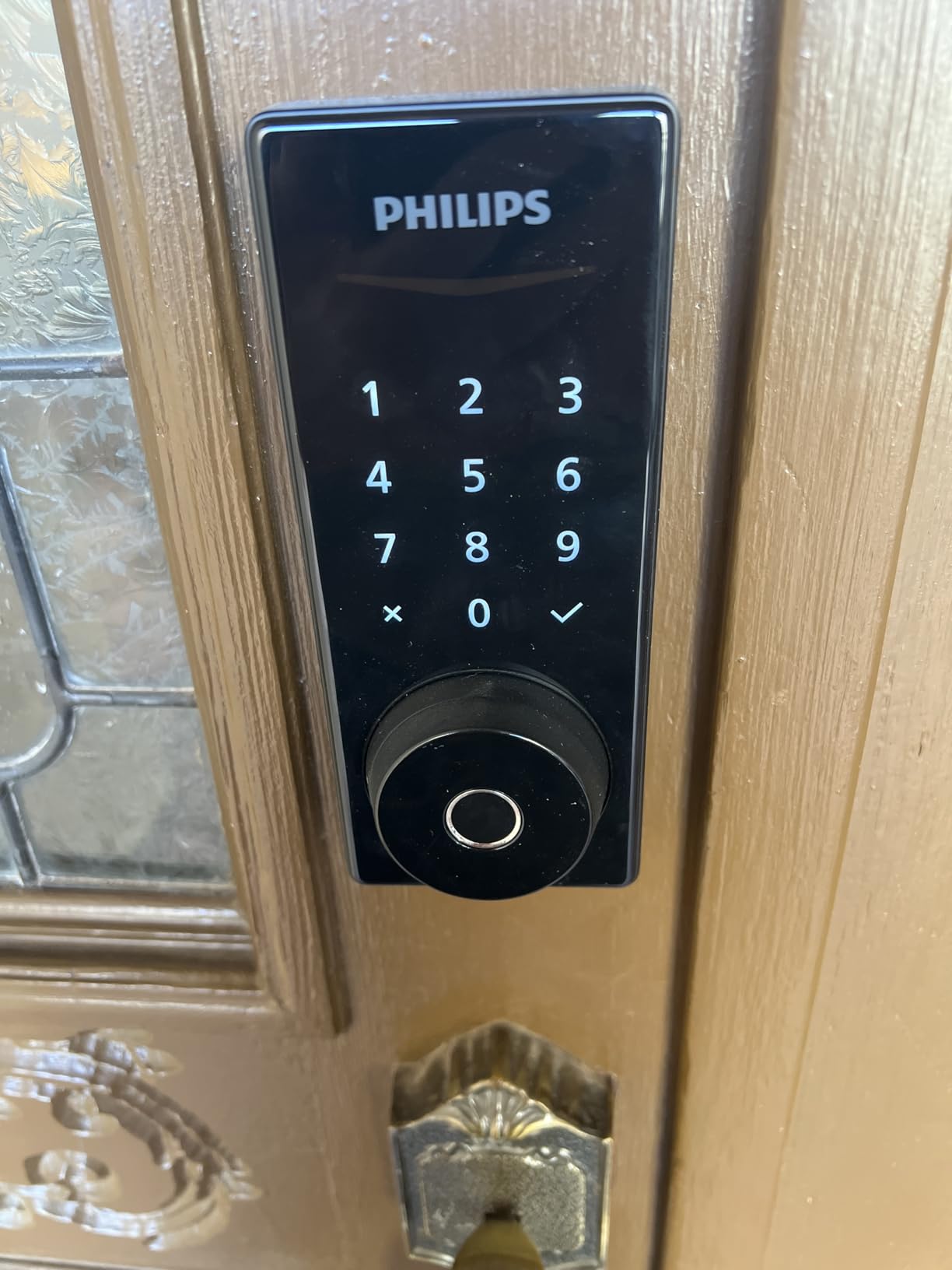 Philips Built-in WiFi Smart Lock, Keyless Entry Door Lock with App, Touchscreen, Fingerprint Door Lock - Compatible with Alexa & Google, Splash-Proof Design, Includes 8 Batteries, Black customer photo 2
